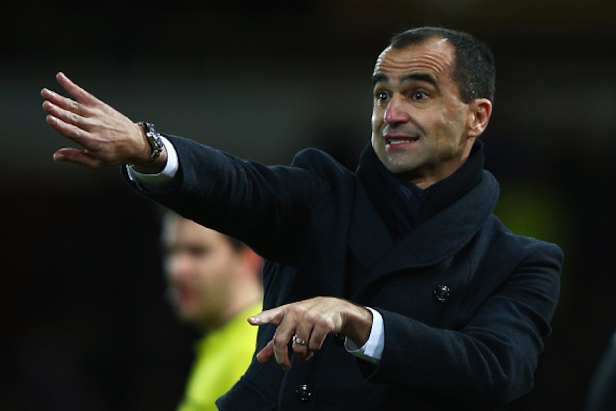 LONDON, ENGLAND - JANUARY 13:  Roberto Martinez manager of Everton gives instructions during the FA Cup Third Round Replay match between West Ham United and Everton at Boleyn Ground on January 13, 2015 in London, England.  (Photo by Ian Walton/Getty Image