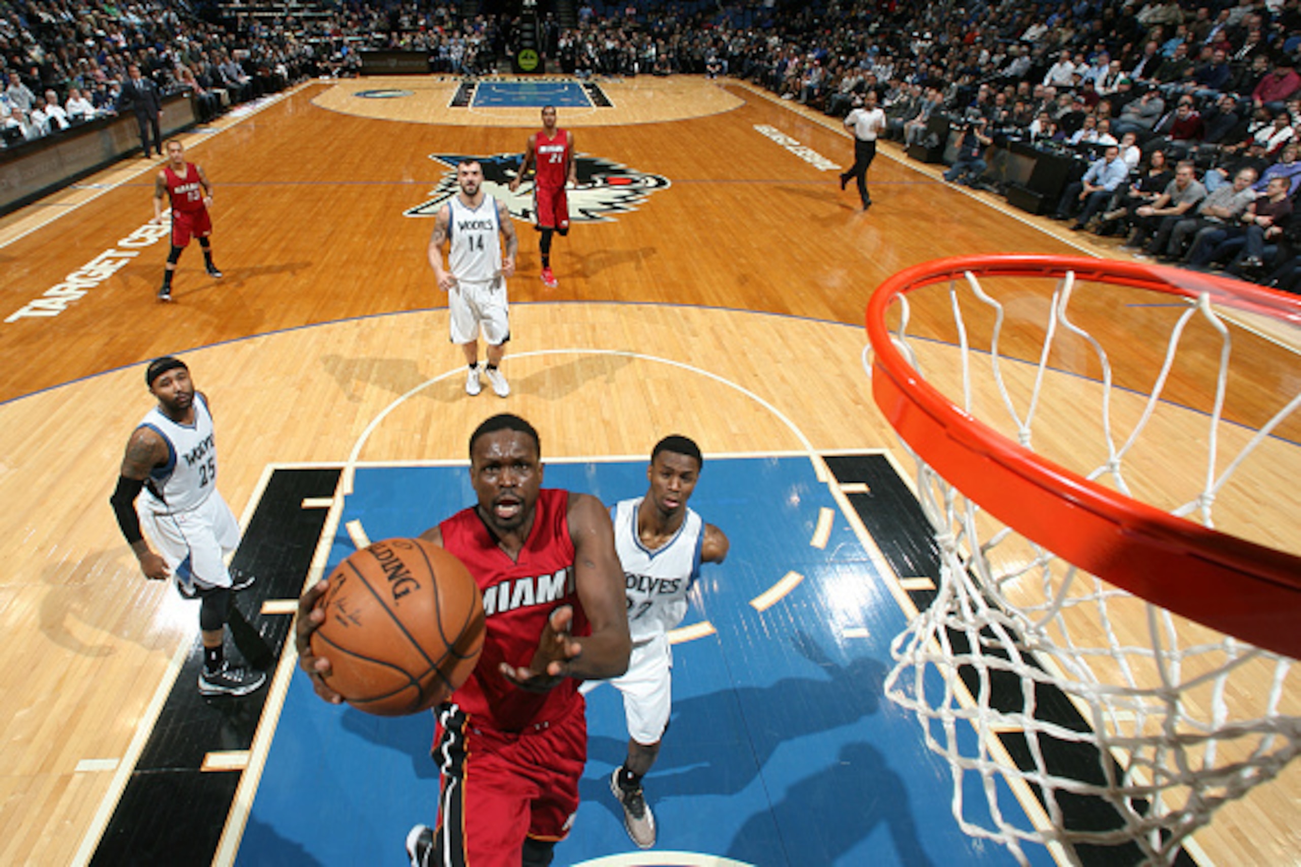 MINNEAPOLIS, MN - FEBRUARY 4: Luol Deng #9 of the Miami Heat shoots the ball against the Minnesota Timberwolves during the game on February 4, 2015 at Target Center in Minneapolis, Minnesota. NOTE TO USER: User expressly acknowledges and agrees that, by MINNEAPOLIS, MN - FEBRUARY 4: Luol Deng #9 of the Miami Heat shoots the ball against the Minnesota Timberwolves during the game on February 4, 2015 at Target Center in Minneapolis, Minnesota. NOTE TO USER: User expressly acknowledges and agrees that, by