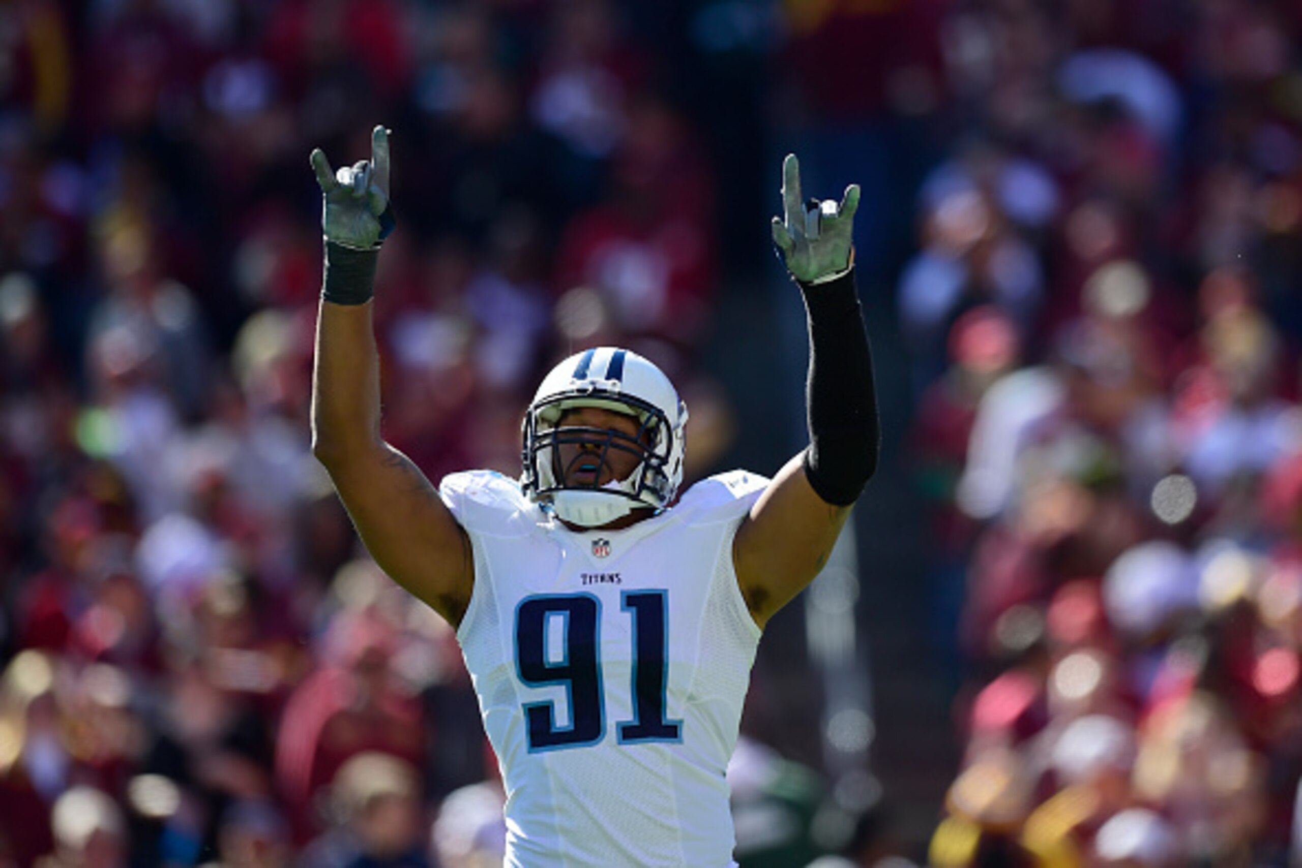 LANDOVER, MD - OCTOBER 19:  Derrick Morgan #91 of the Tennessee Titans reacts to a first-quarter play against the Washington Redskins at FedEx Field on October 19, 2014 in Landover, Maryland.  (Photo by Patrick McDermott/Getty Images)