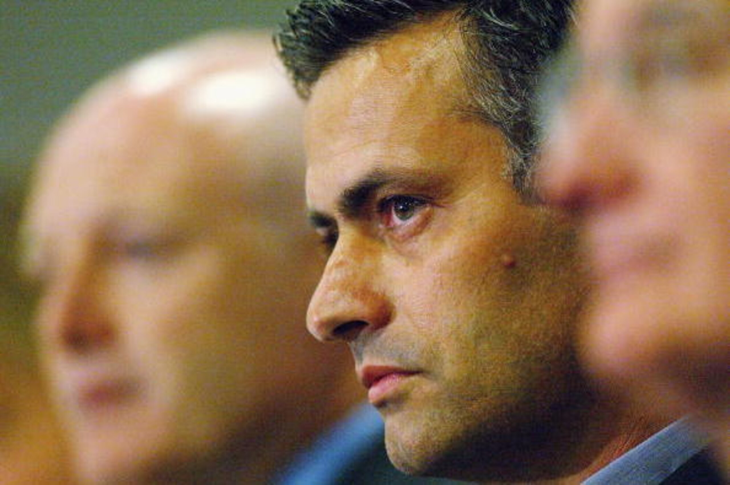 LONDON - JUNE 2: Chelsea Manager Jose Mourinho sitting between Chief Executive Peter Kenyon and Chairman Bruce Buck during the Chelsea press conference  at Stamford Bridge on June 2, 2004 in London.  (Photo by Ben Radford/Getty Images)