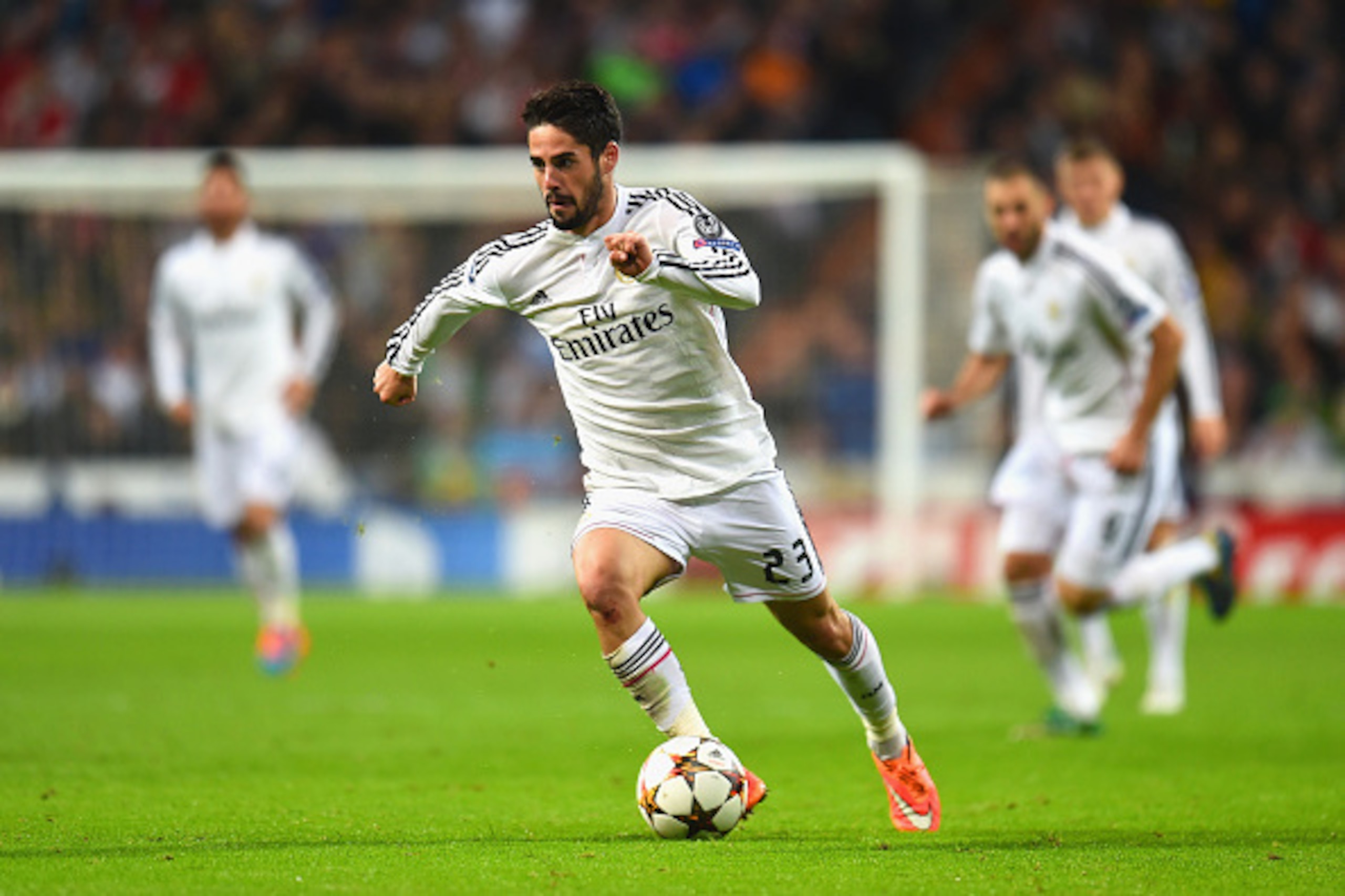 MADRID, SPAIN - NOVEMBER 04: Isco of Real Madrid CF on the ball during the UEFA Champions League Group B match between Real Madrid CF and Liverpool FC at Estadio Santiago Bernabeu on November 4, 2014 in Madrid, Spain.  (Photo by Shaun Botterill/Getty Imag