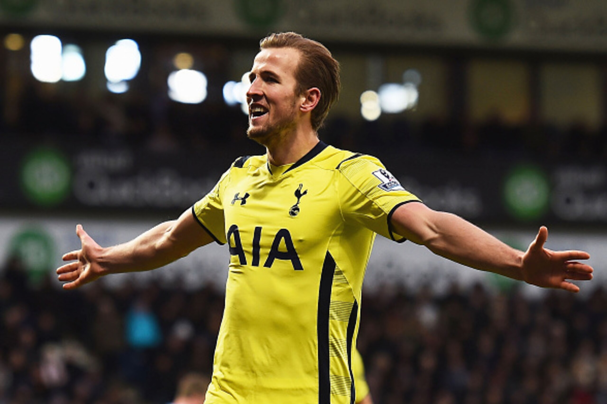 WEST BROMWICH, ENGLAND - JANUARY 31:  Harry Kane of Spurs celebrates after scoring his team's third goal from the penalty spot during the Barclays Premier League match between West Bromwich Albion and Tottenham Hotspur at The Hawthorns on January 31, 2015