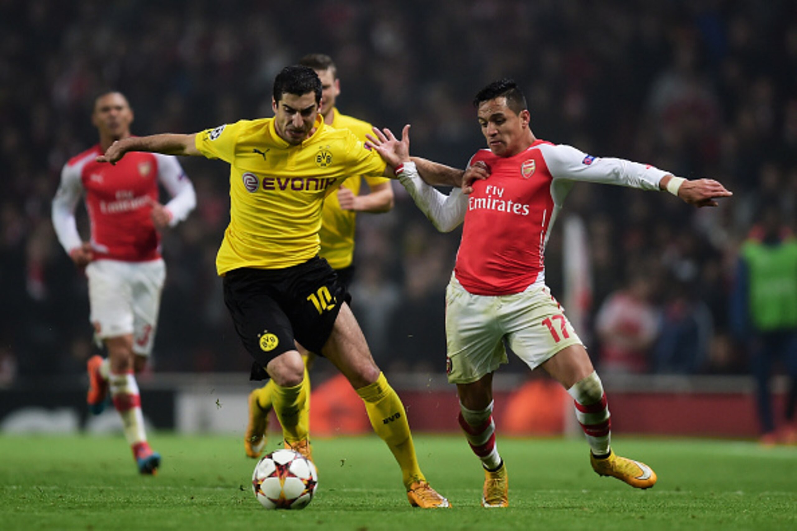 LONDON, ENGLAND - NOVEMBER 26: Henrikh Mkhitaryan of Borussia Dortmund and Alexis Sanchez of Arsenal battle for the ball during the UEFA Champions League Group D match between Arsenal and Borussia Dortmund at the Emirates Stadium on November 26, 2014 in LONDON, ENGLAND - NOVEMBER 26: Henrikh Mkhitaryan of Borussia Dortmund and Alexis Sanchez of Arsenal battle for the ball during the UEFA Champions League Group D match between Arsenal and Borussia Dortmund at the Emirates Stadium on November 26, 2014 in