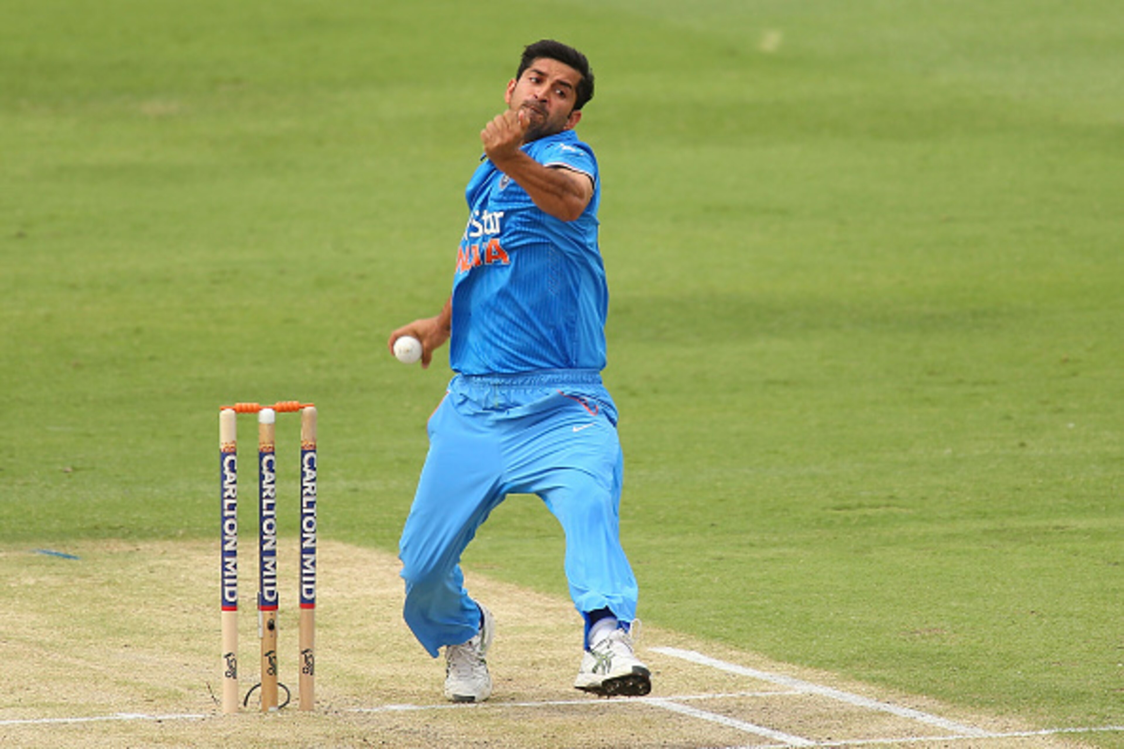 PERTH, AUSTRALIA - JANUARY 30:  Mohit Sharma of India bowls during the One Day International match between England and India at the WACA on January 30, 2015 in Perth, Australia.  (Photo by Paul Kane/Getty Images)