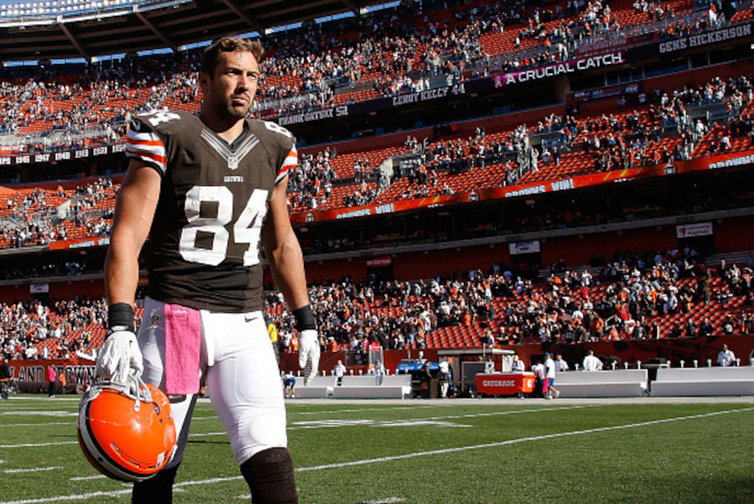 CLEVELAND, OH - OCTOBER 12:  Jordan Cameron #84 of the Cleveland Browns walks off the field after a 31-10 win over the Pittsburgh Steelers at FirstEnergy Stadium on October 12, 2014 in Cleveland, Ohio.  (Photo by Gregory Shamus/Getty Images)