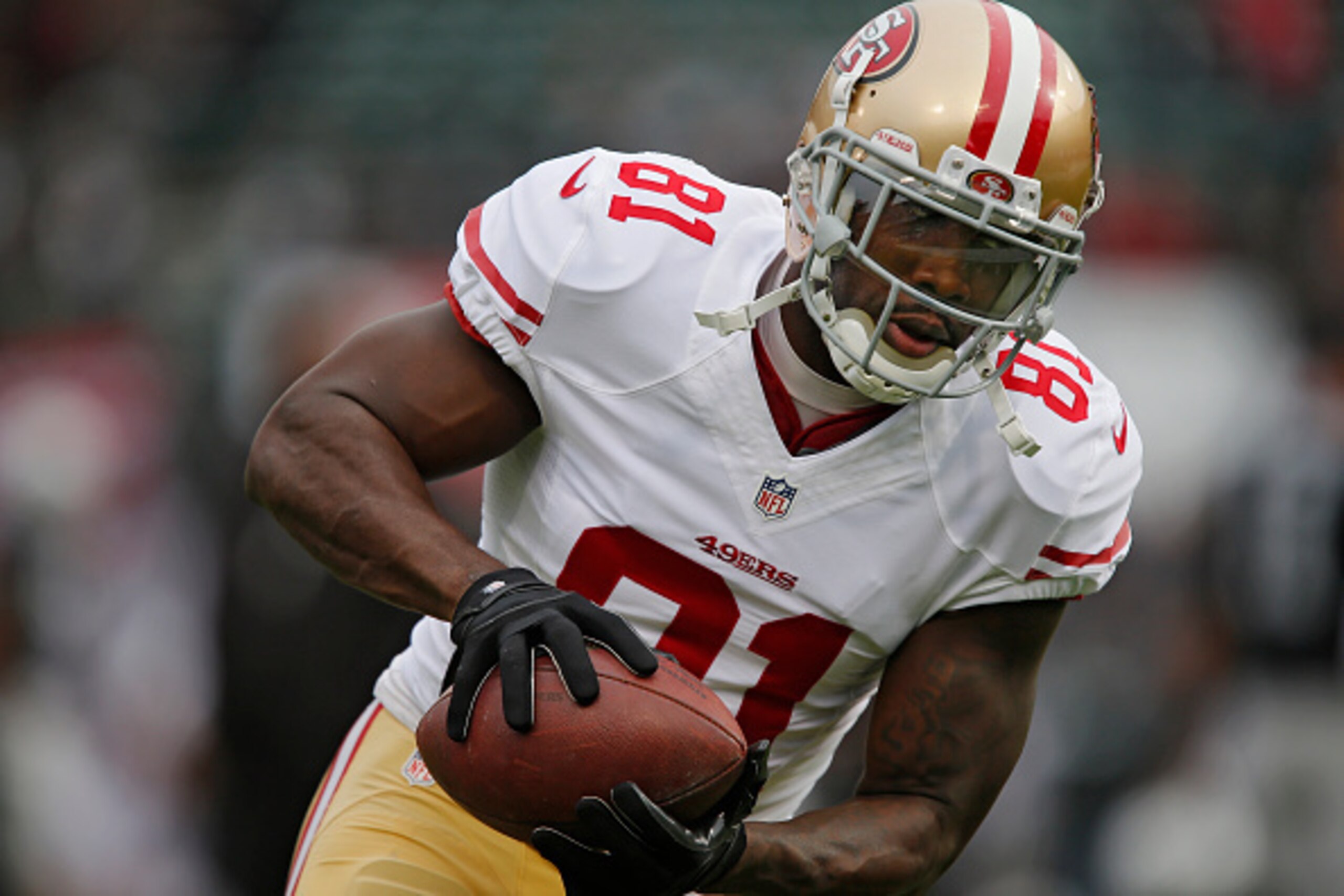 OAKLAND, CA - DECEMBER 7:  Wide receiver Anquan Boldin #81 of the San Francisco 49ers catches a pass before a game against the Oakland Raiders on December 7, 2014 at O.co Coliseum in Oakland, California.  The Raiders won 24-13.  (Photo by Brian Bahr/Getty