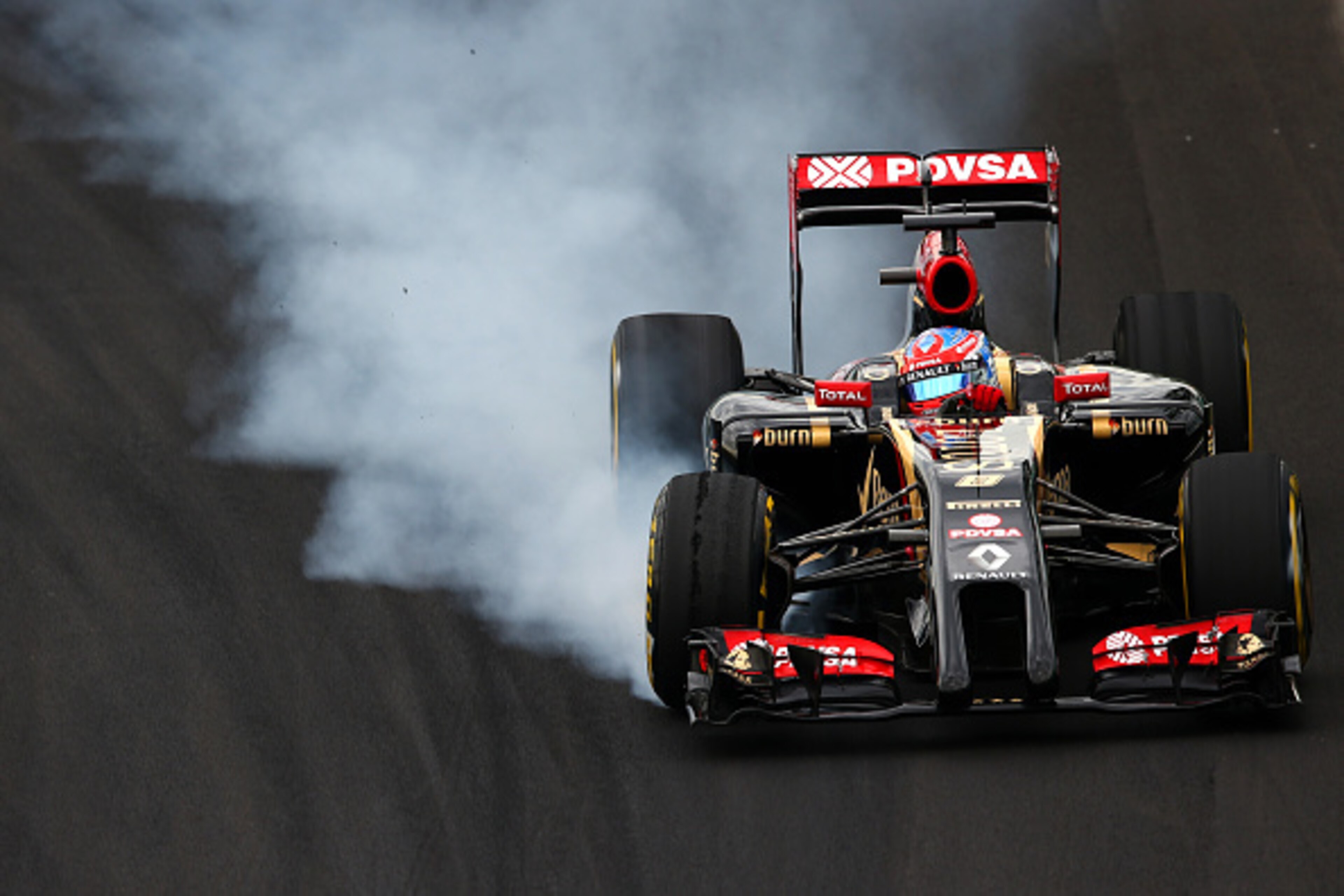 SAO PAULO, BRAZIL - NOVEMBER 08:  Romain Grosjean of France and Lotus locks up during final practice for the Brazilian Formula One Grand Prix at Autodromo Jose Carlos Pace on November 8, 2014 in Sao Paulo, Brazil.  (Photo by Clive Mason/Getty Images)