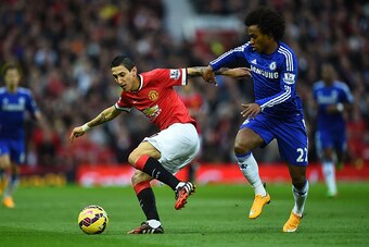MANCHESTER, ENGLAND - OCTOBER 26:  Angel Di Maria of Manchester United competes with Willian of Chelsea during the Barclays Premier League match between Manchester United and Chelsea at Old Trafford on October 26, 2014 in Manchester, England.  (Photo by L