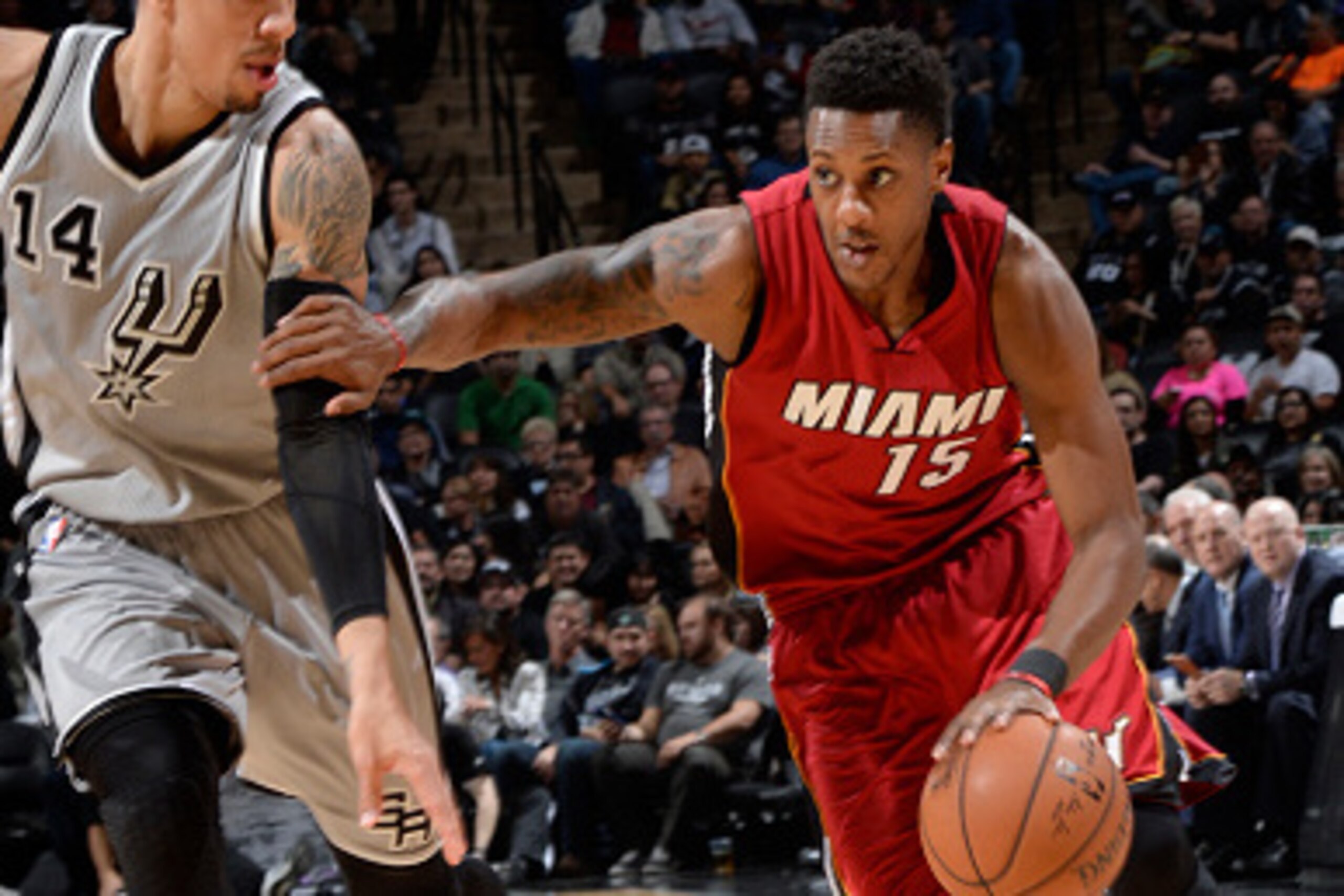 SAN ANTONIO, TX - FEBRUARY 6:  Mario Chalmers #15 of the Miami Heat drives to the basket against Danny Green #14 of the San Antonio Spurs on February 6, 2015 at the AT&T Center in San Antonio, Texas. NOTE TO USER: User expressly acknowledges and agrees th