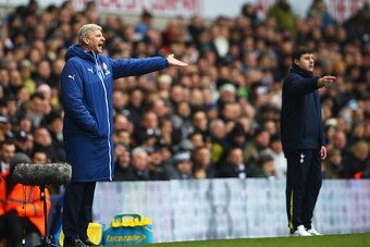 LONDON, ENGLAND - FEBRUARY 07:  Arsene Wenger, manager of Arsenal gestures with Mauricio Pochettino, manager of Tottenham Hotspur during the Barclays Premier League match between Tottenham Hotspur and Arsenal at White Hart Lane on February 7, 2015 in Lond