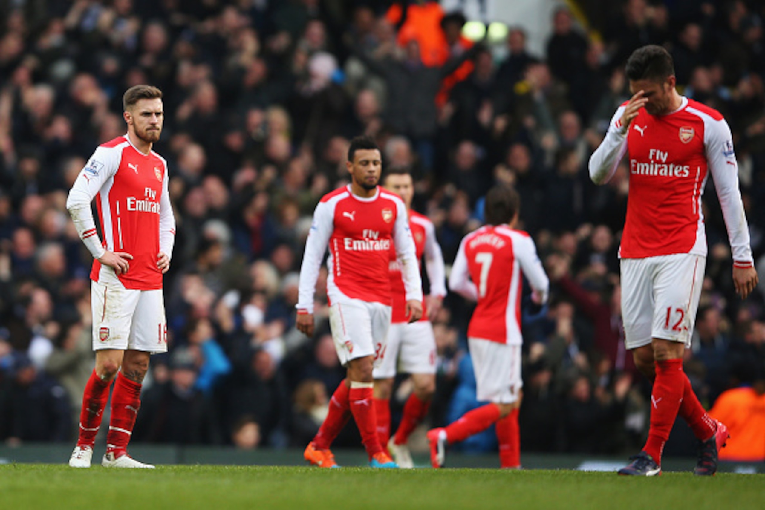 LONDON, ENGLAND - FEBRUARY 07:  Aaron Ramsey (L) of Arsenal looks dejected with team mates during the Barclays Premier League match between Tottenham Hotspur and Arsenal at White Hart Lane on February 7, 2015 in London, England.  (Photo by Paul Gilham/Get