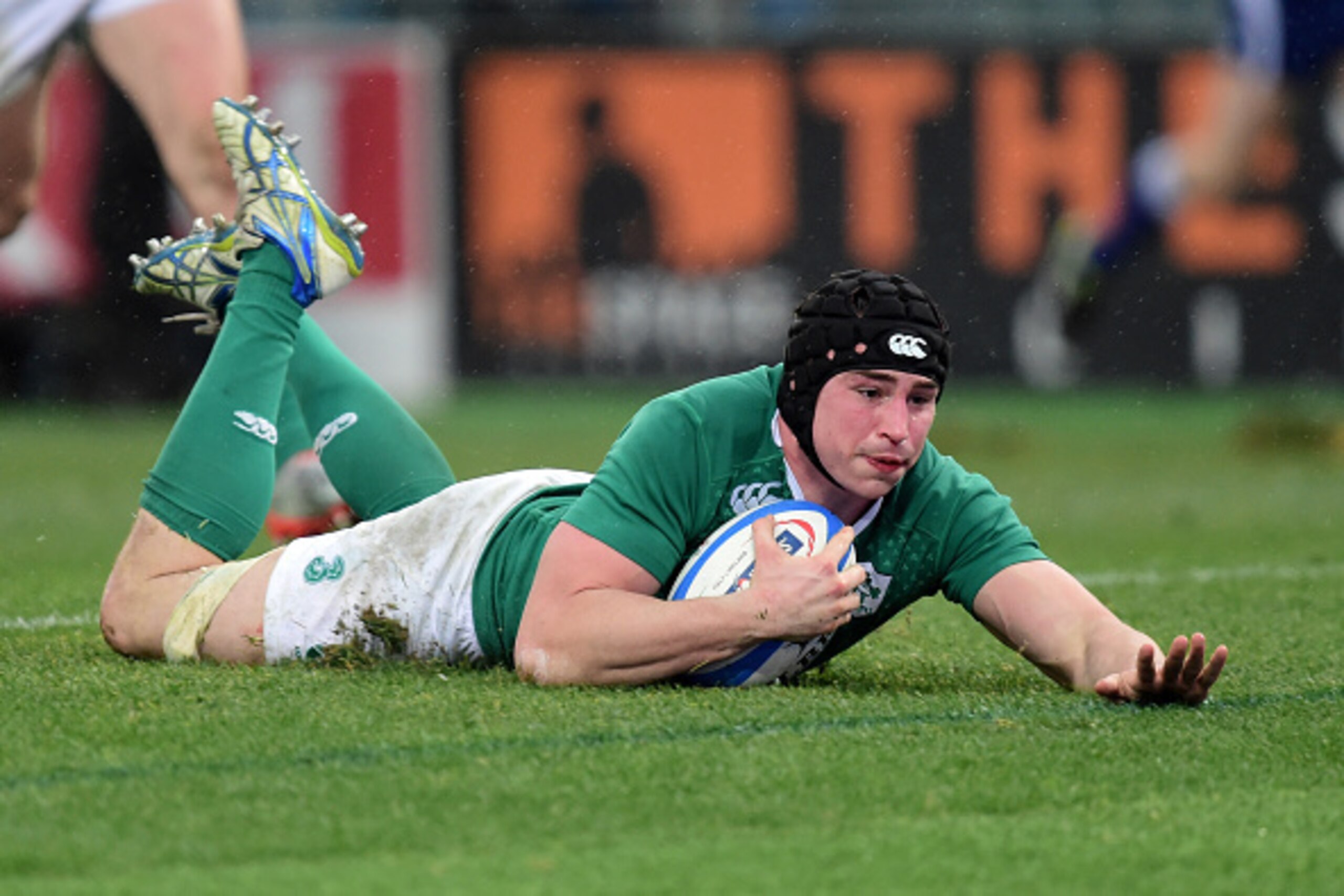 ROME, ITALY - FEBRUARY 07:  Tommy O'Donnell of Ireland dives over to score his team's second try during the RBS Six Nations match between Italy and Ireland at the Stadio Olimpico on February 7, 2015 in Rome, Italy.  (Photo by Jamie McDonald/Getty Images)
