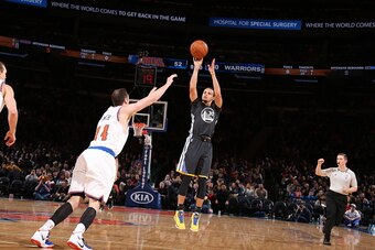 NEW YORK, NY - FEBRUARY 7:  Stephen Curry #30 of the Golden State Warriors shoots against the New York Knicks on February 7, 2015 at Madison Square Garden in New York City.  NOTE TO USER: User expressly acknowledges and agrees that, by downloading and or 