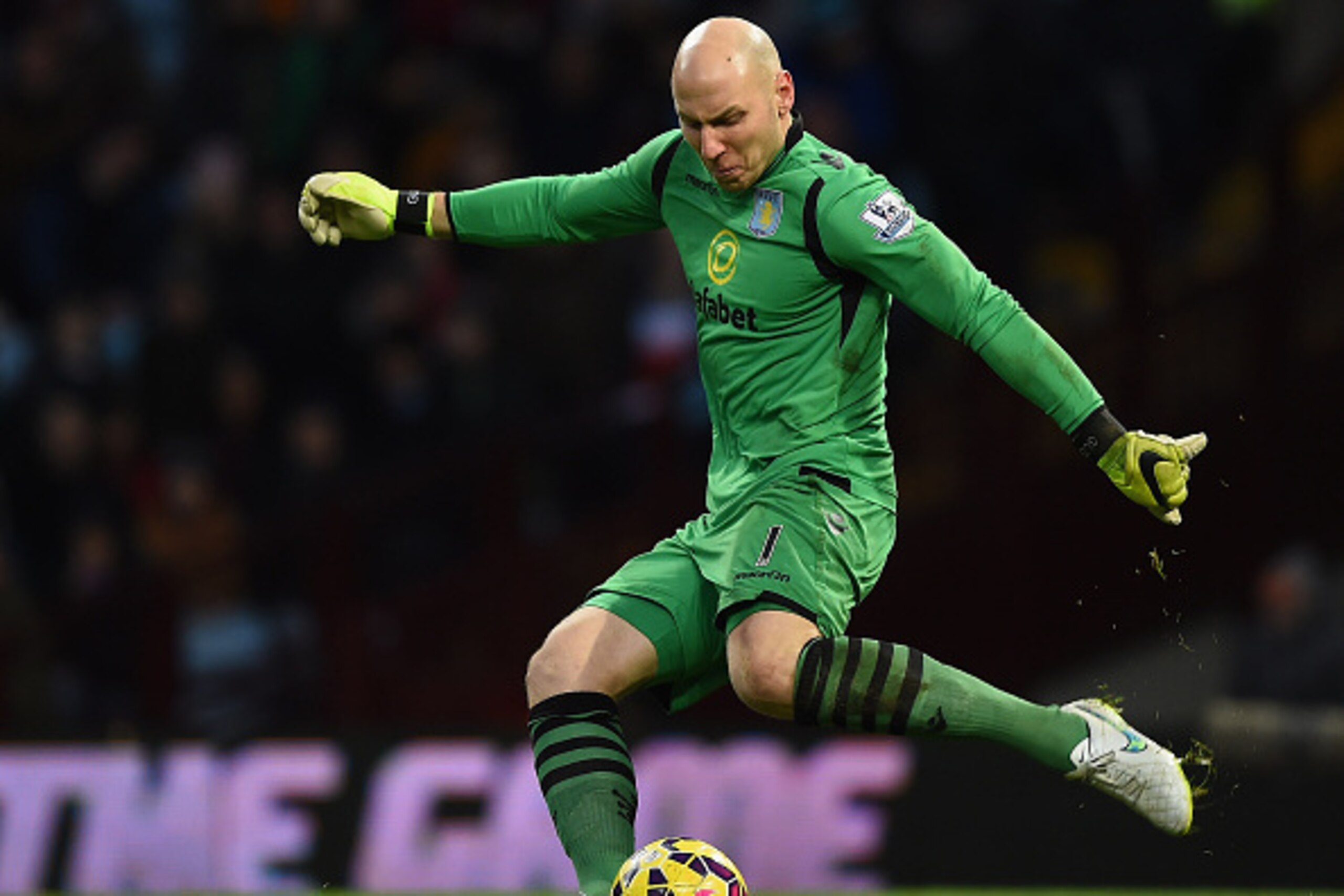BIRMINGHAM, ENGLAND - JANUARY 17: Brad Guzan of Aston Villa in action during the Barclays Premier League match between Aston Villa and Liverpool at Villa Park on January 17, 2015 in Birmingham, England. (Photo by Laurence Griffiths/Getty Images) BIRMINGHAM, ENGLAND - JANUARY 17: Brad Guzan of Aston Villa in action during the Barclays Premier League match between Aston Villa and Liverpool at Villa Park on January 17, 2015 in Birmingham, England. (Photo by Laurence Griffiths/Getty Images)