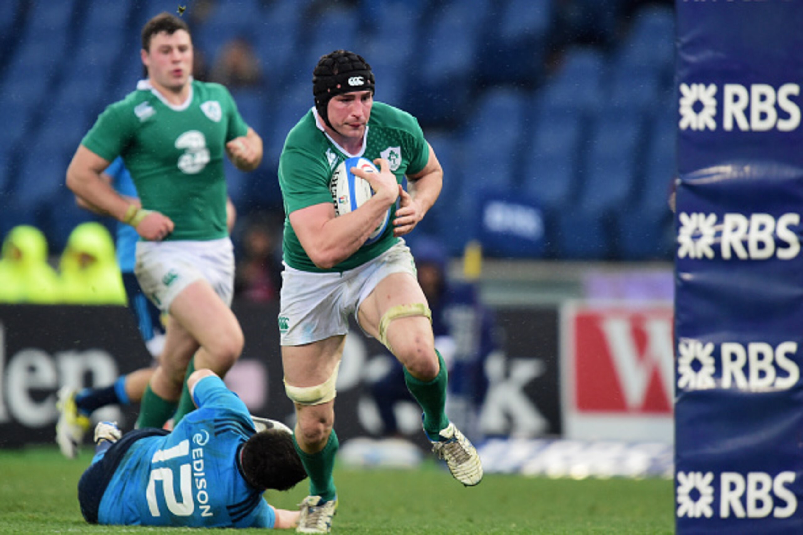 ROME, ITALY - FEBRUARY 07: Tommy O'Donnell of Ireland bursts through the Italy defence on his way to scoring his team's second try during the RBS Six Nations match between Italy and Ireland at the Stadio Olimpico on February 7, 2015 in Rome, Italy. (Pho ROME, ITALY - FEBRUARY 07: Tommy O'Donnell of Ireland bursts through the Italy defence on his way to scoring his team's second try during the RBS Six Nations match between Italy and Ireland at the Stadio Olimpico on February 7, 2015 in Rome, Italy. (Pho