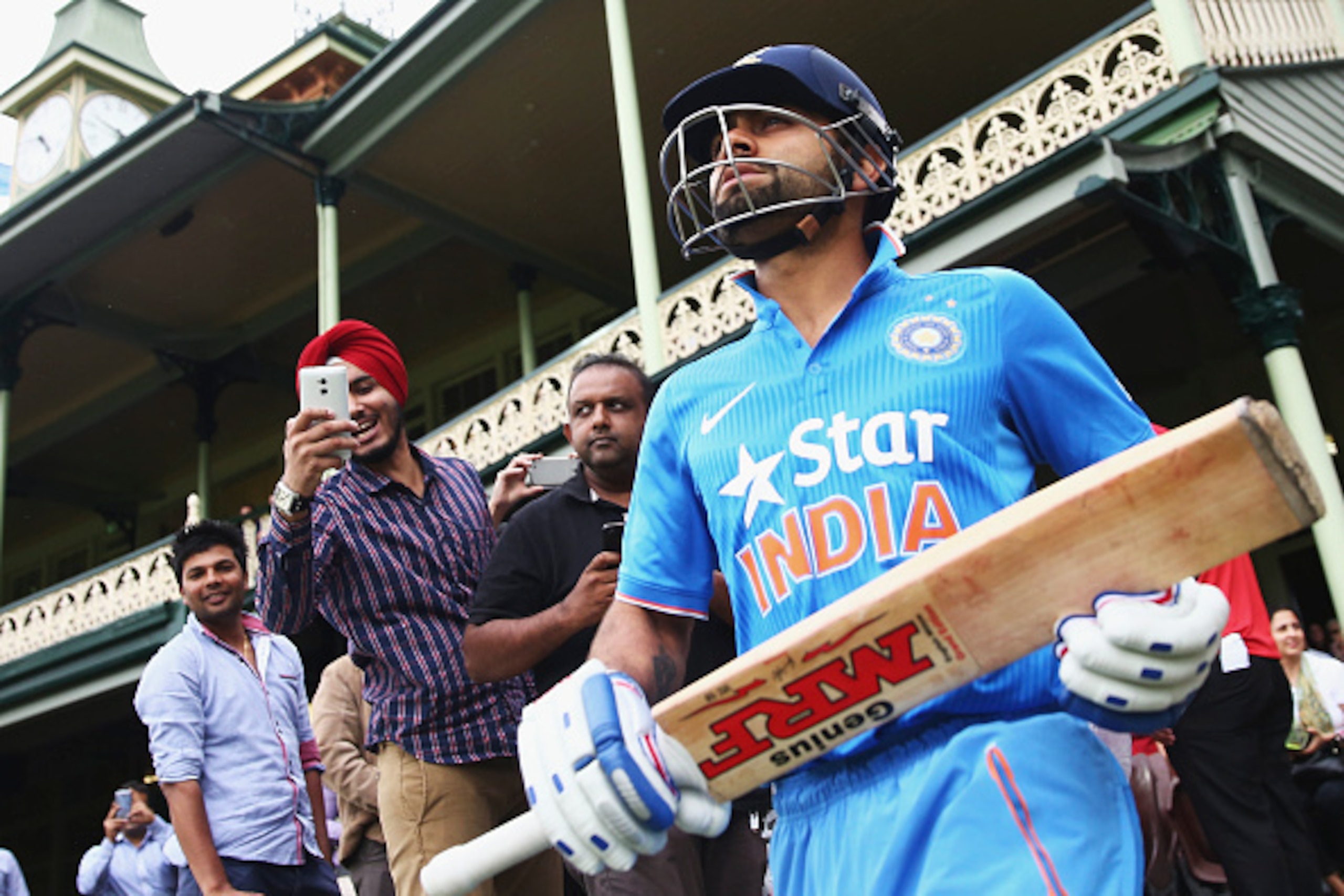 SYDNEY, AUSTRALIA - JANUARY 26:  Virat Kohli of India walks out to bat during the One Day International match between Australia and India at Sydney Cricket Ground on January 26, 2015 in Sydney, Australia.  (Photo by Ryan Pierse/Getty Images)