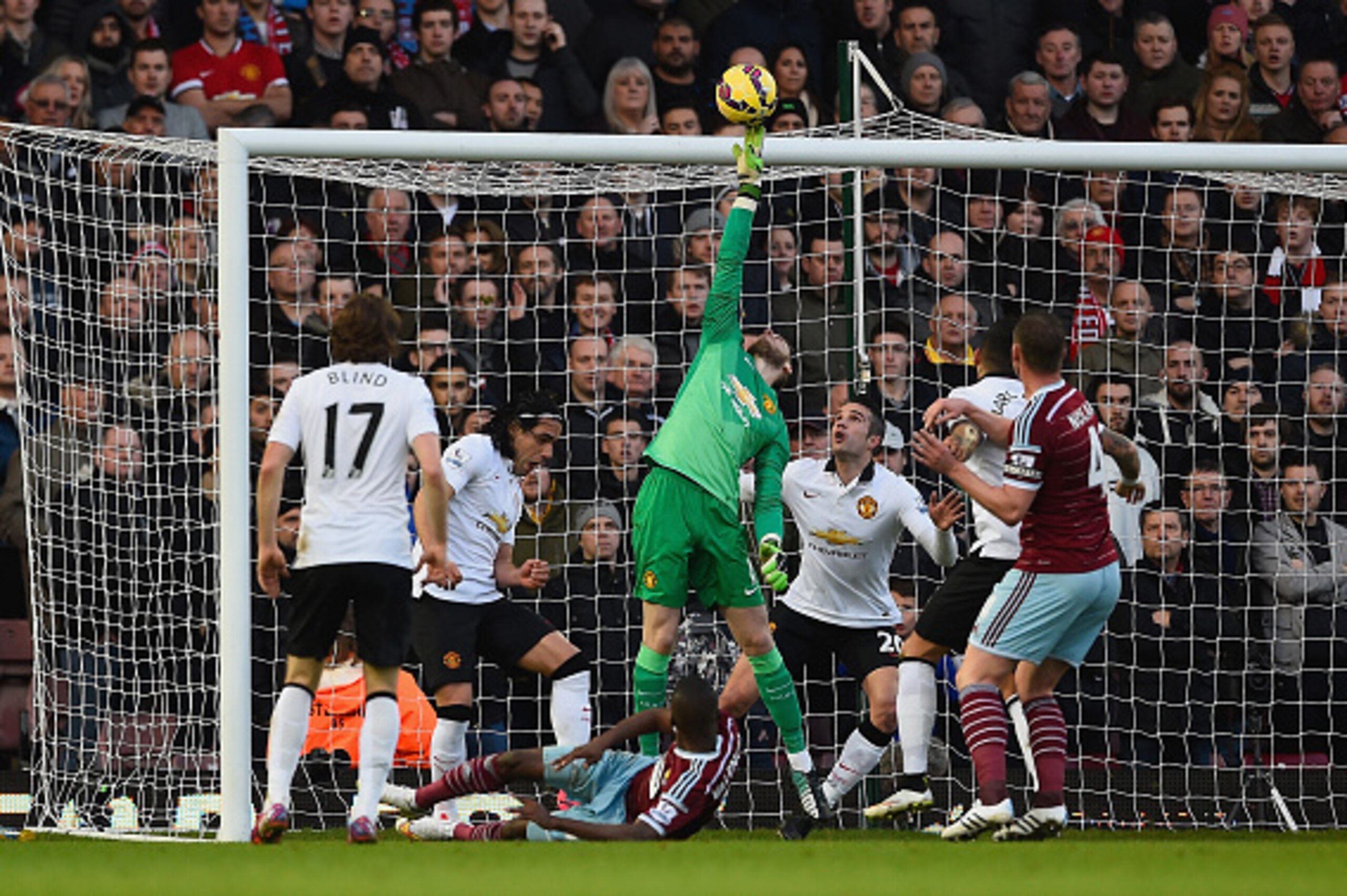 LONDON, ENGLAND - FEBRUARY 08: David De Gea of Manchester United makes a save from Enner Valencia of West Ham during the Barclays Premier League match between West Ham United and Manchester United at Boleyn Ground on February 8, 2015 in London, England. LONDON, ENGLAND - FEBRUARY 08: David De Gea of Manchester United makes a save from Enner Valencia of West Ham during the Barclays Premier League match between West Ham United and Manchester United at Boleyn Ground on February 8, 2015 in London, England.