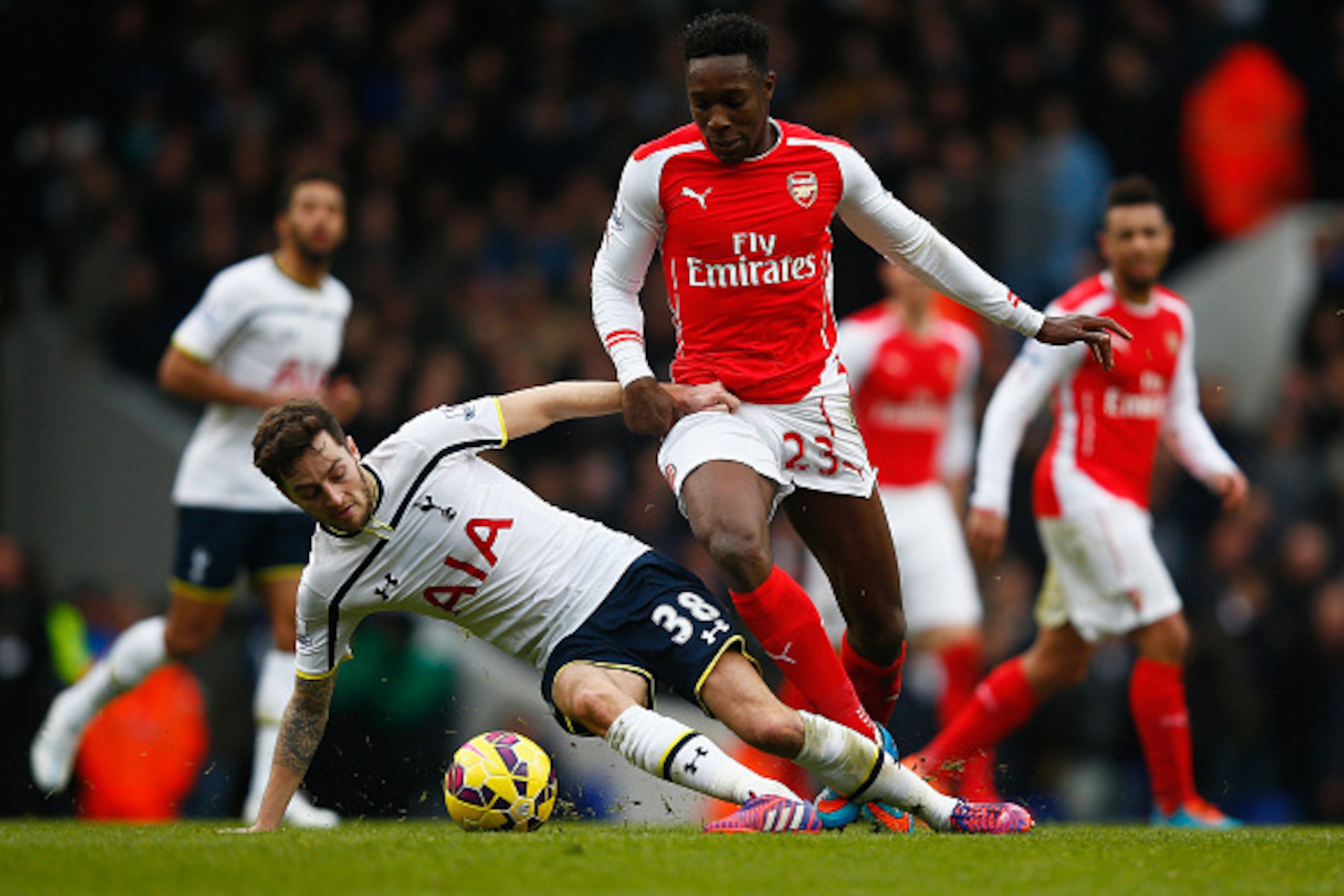 LONDON, ENGLAND - FEBRUARY 07: Ryan Mason of Tottenham Hotspur challenges Danny Welbeck of Arsenal during the Barclays Premier League match between Tottenham Hotspur and Arsenal at White Hart Lane on February 7, 2015 in London, England.  (Photo by Clive R
