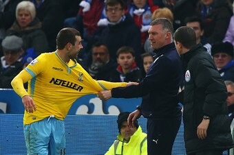 LEICESTER, ENGLAND - FEBRUARY 07:  Nigel Pearson, manager of Leicester City exchanges words with James McArthur of Crystal Palace during the Barclays Premier League match between Leicester City and Crystal Palace at the King Power Stadium on February 7, 2