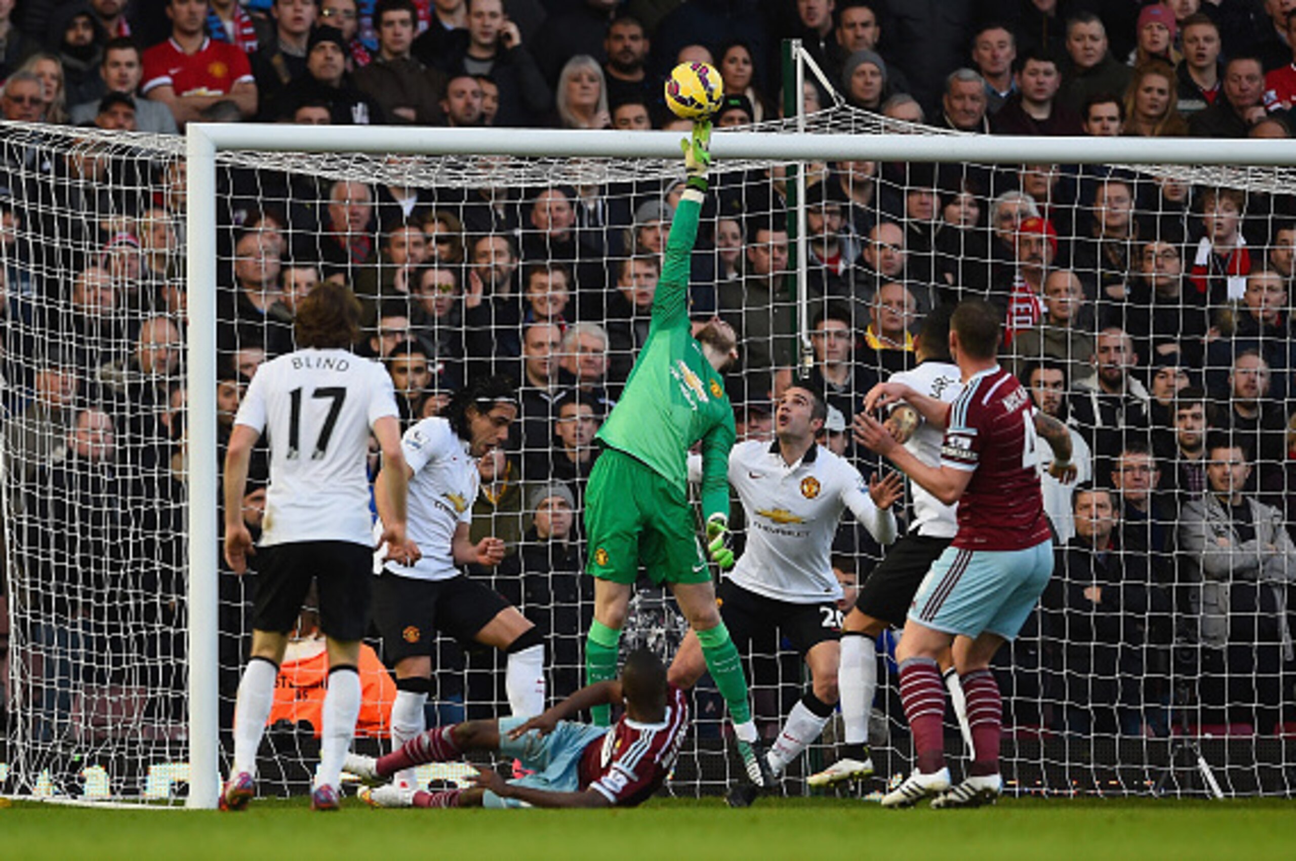 LONDON, ENGLAND - FEBRUARY 08:  David De Gea of Manchester United makes a save from Enner Valencia of West Ham during the Barclays Premier League match between West Ham United and Manchester United at Boleyn Ground on February 8, 2015 in London, England. 