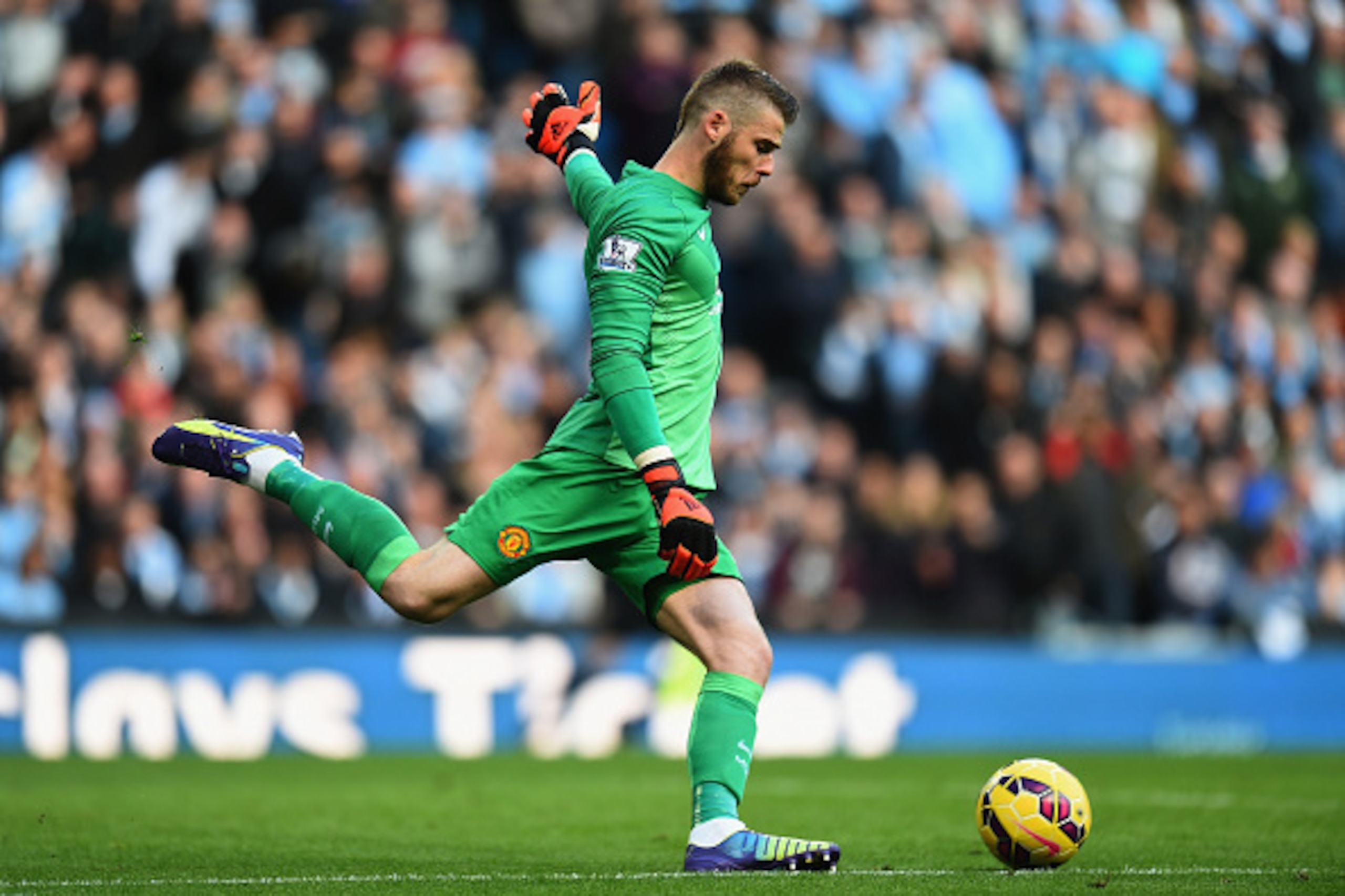 MANCHESTER, ENGLAND - NOVEMBER 02:  David De Gea of Manchester United during the Barclays Premier League match between Manchester City and Manchester United at Etihad Stadium on November 2, 2014 in Manchester, England.  (Photo by Shaun Botterill/Getty Ima