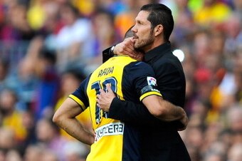 BARCELONA, SPAIN - MAY 17: Head coach Diego Pablo Simeone of Atletico de Madrid hugs his player Arda Turan as he leaves the pitch injured during the La Liga match between FC Barcelona and Club Atletico de Madrid at Camp Nou on May 17, 2014 in Barcelona, S