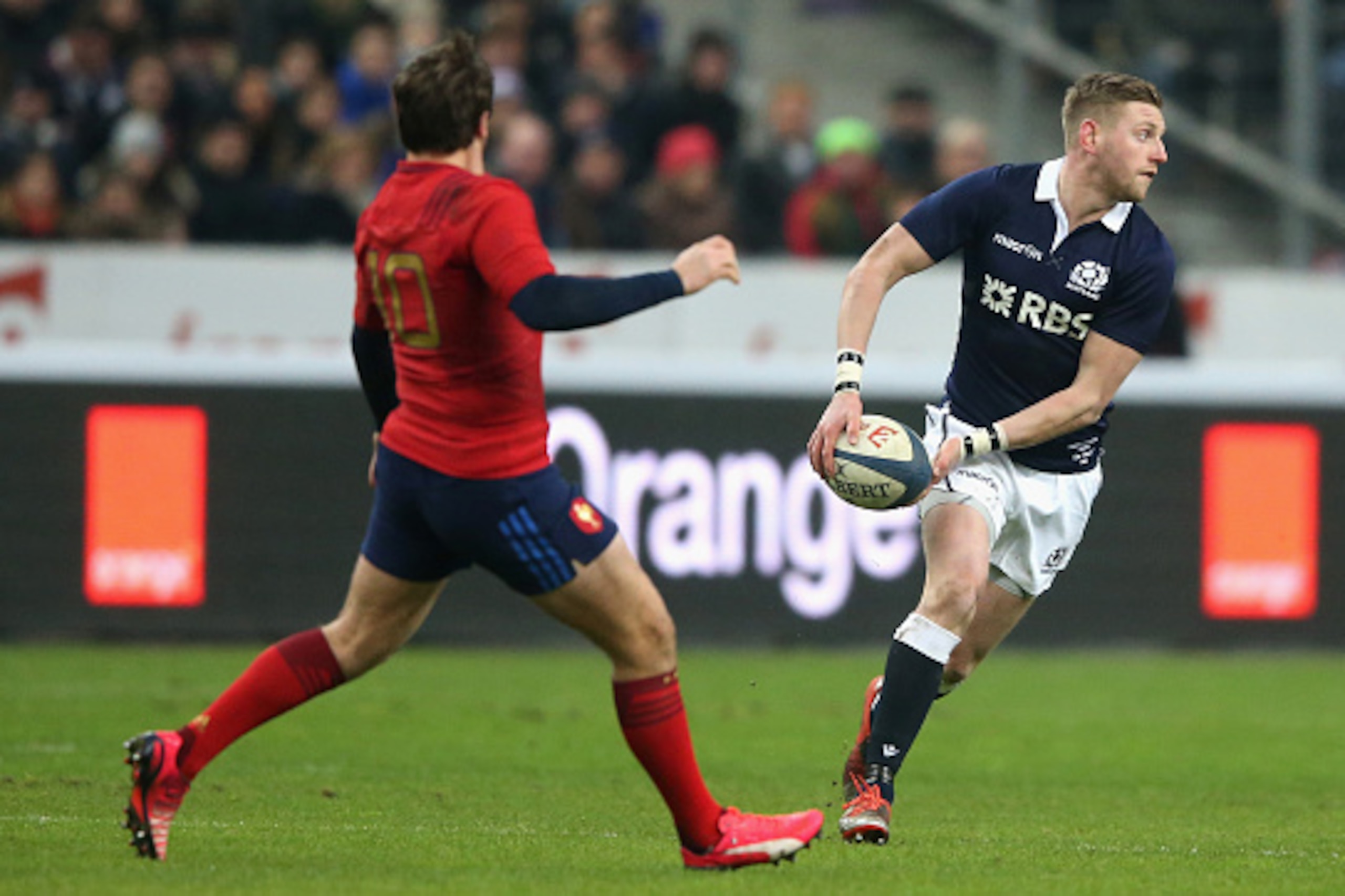 PARIS, FRANCE - FEBRUARY 07:  Finn Russell of Scotland passes the ball during the RBS Six Nations match between France and Scotland at Stade de France on February 7, 2015 in Paris, France.  (Photo by David Rogers/Getty Images)