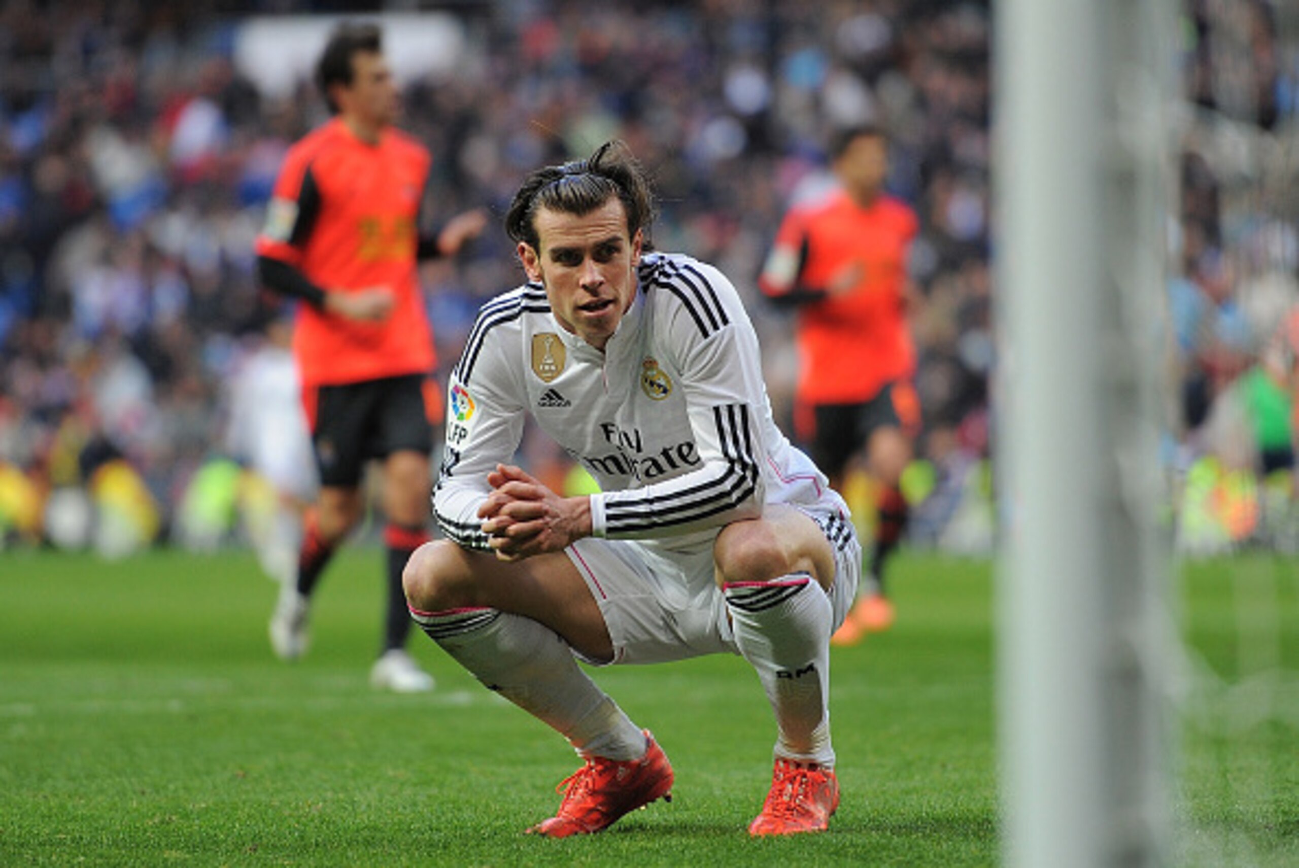 MADRID, SPAIN - JANUARY 31: Gareth Bale of Real Madrid reacts after failing to score a goal during the La Liga match between Real Madrid CF and Real Sociedad de Futbol at Estadio Santiago Bernabeu on January 31, 2015 in Madrid, Spain. (Photo by Denis Do MADRID, SPAIN - JANUARY 31: Gareth Bale of Real Madrid reacts after failing to score a goal during the La Liga match between Real Madrid CF and Real Sociedad de Futbol at Estadio Santiago Bernabeu on January 31, 2015 in Madrid, Spain. (Photo by Denis Do