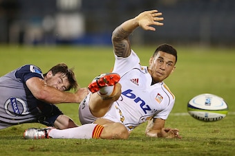 SYDNEY, AUSTRALIA - FEBRUARY 06:  Sonny Bill Williams of the Chiefs gets a kick away as he is tackled during the Super Rugby trial match between the Waratahs and Chiefs at Campbelltown Sports Stadium on February 6, 2015 in Sydney, Australia.  (Photo by Ma