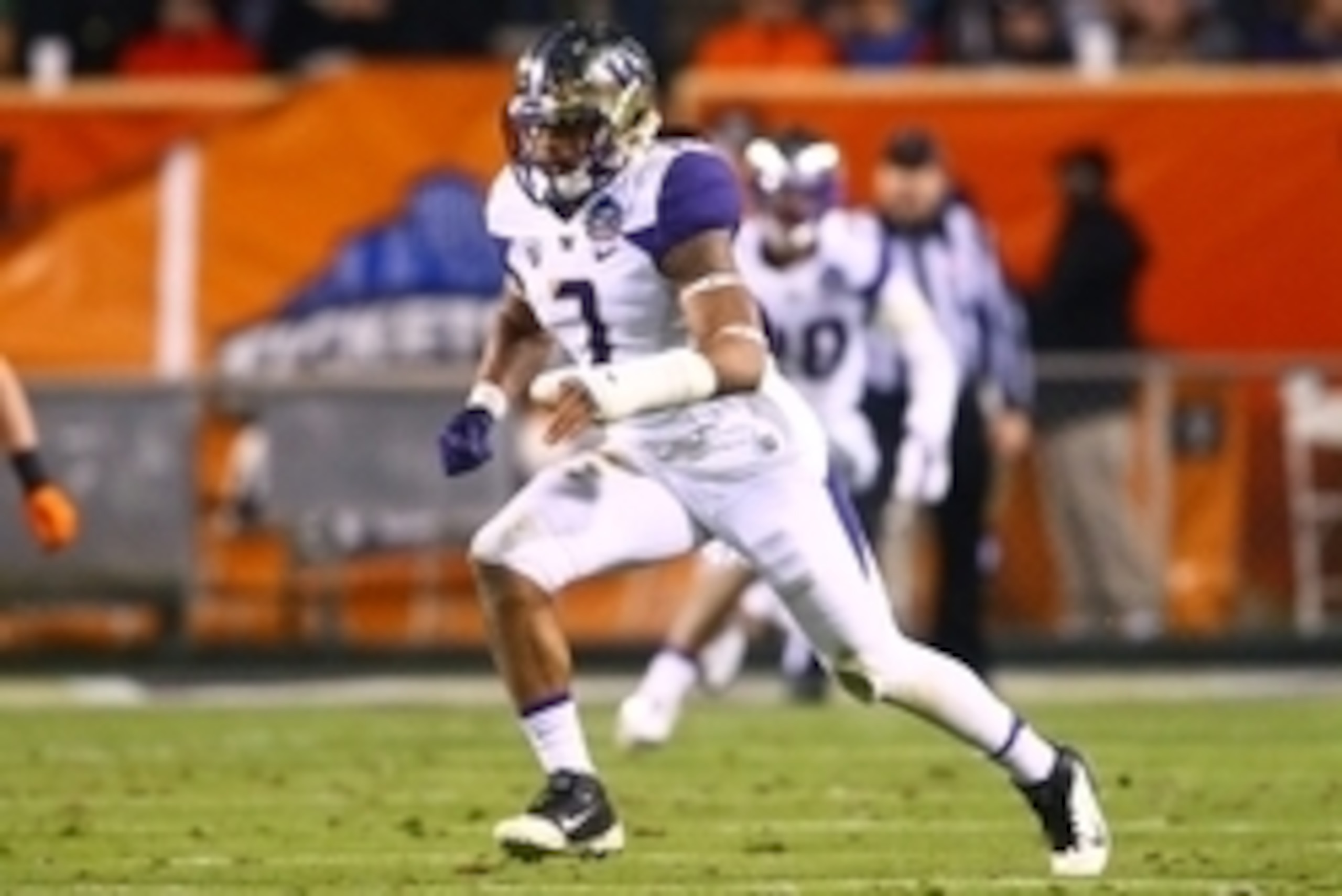 Jan 2, 2015; Tempe, AZ, USA; Washington Huskies linebacker Shaq Thompson (7) against the Oklahoma State Cowboys in the 2015 Cactus Bowl at Sun Devil Stadium. Oklahoma State defeated Washington 30-22. Mandatory Credit: Mark J. Rebilas-USA TODAY Sports