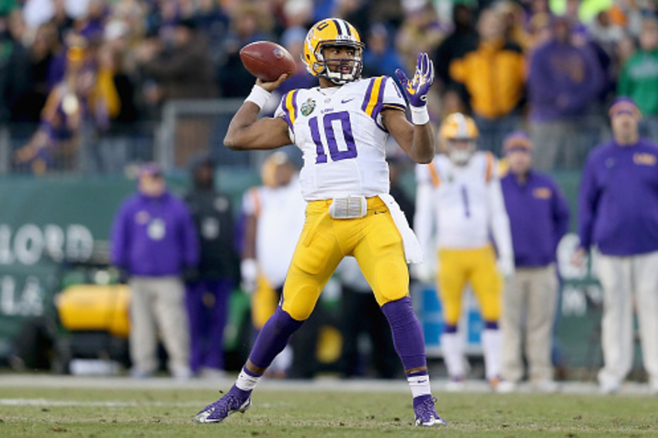 NASHVILLE, TN - DECEMBER 30:  Anthony Jennings #10 of the LSU Tigers passes the ball against the Notre Dame Fighting Irish during the Franklin American Mortgage Music City Bowl at LP Field on December 30, 2014 in Nashville, Tennessee.  (Photo by Andy Lyon