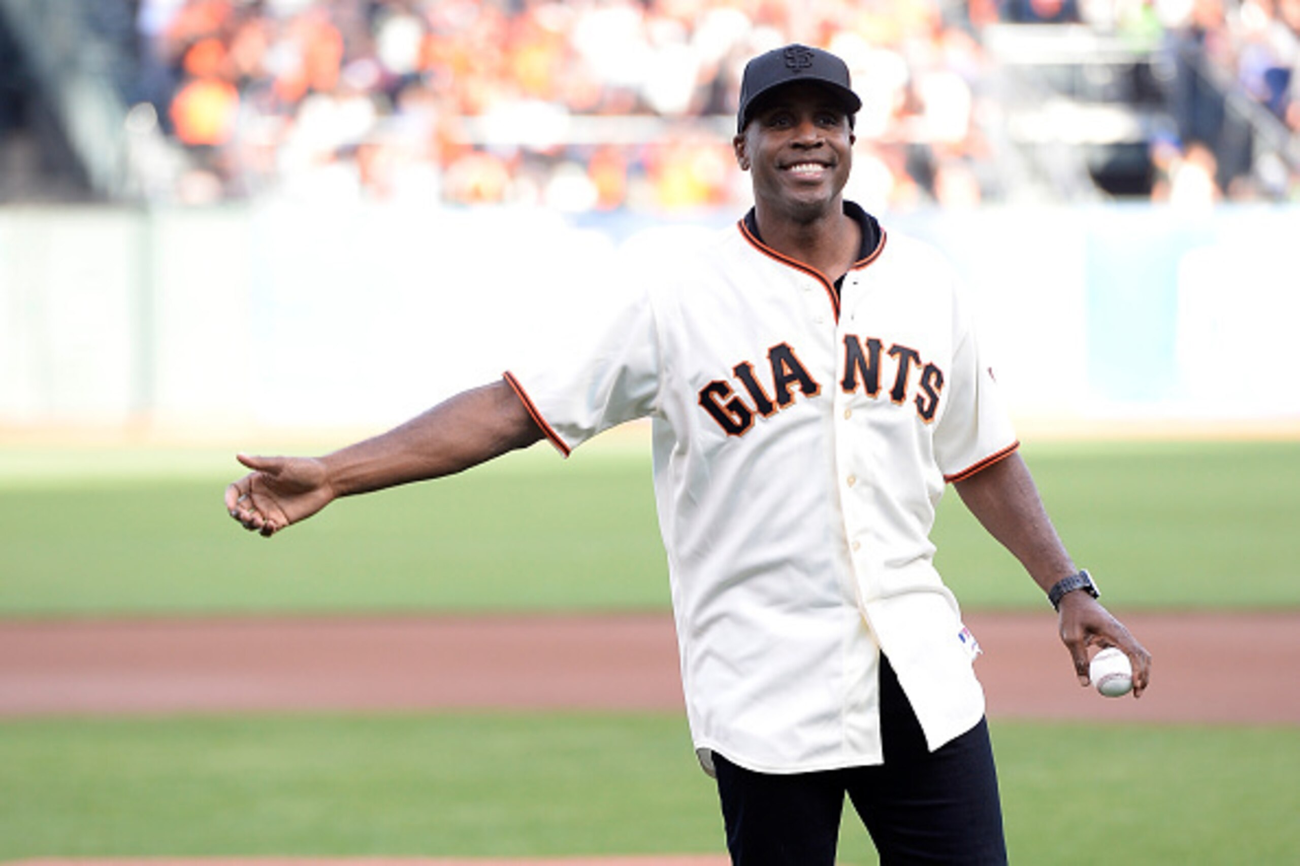 SAN FRANCISCO, CA - OCTOBER 15: Former San Francisco Giants player Barry Bonds smiles before he throws out the ceremonial first pitch before Game Four of the National League Championship Series at AT&T Park on October 15, 2014 in San Francisco, Californi SAN FRANCISCO, CA - OCTOBER 15: Former San Francisco Giants player Barry Bonds smiles before he throws out the ceremonial first pitch before Game Four of the National League Championship Series at AT&T Park on October 15, 2014 in San Francisco, Californi