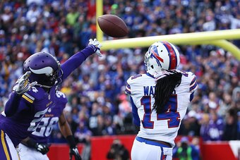 ORCHARD PARK, NY - OCTOBER 19:  Sammy Watkins #14 of the Buffalo Bills makes a touchdown catch against the Minnesota Vikings during the first half at Ralph Wilson Stadium on October 19, 2014 in Orchard Park, New York.  (Photo by Tom Szczerbowski/Getty Ima