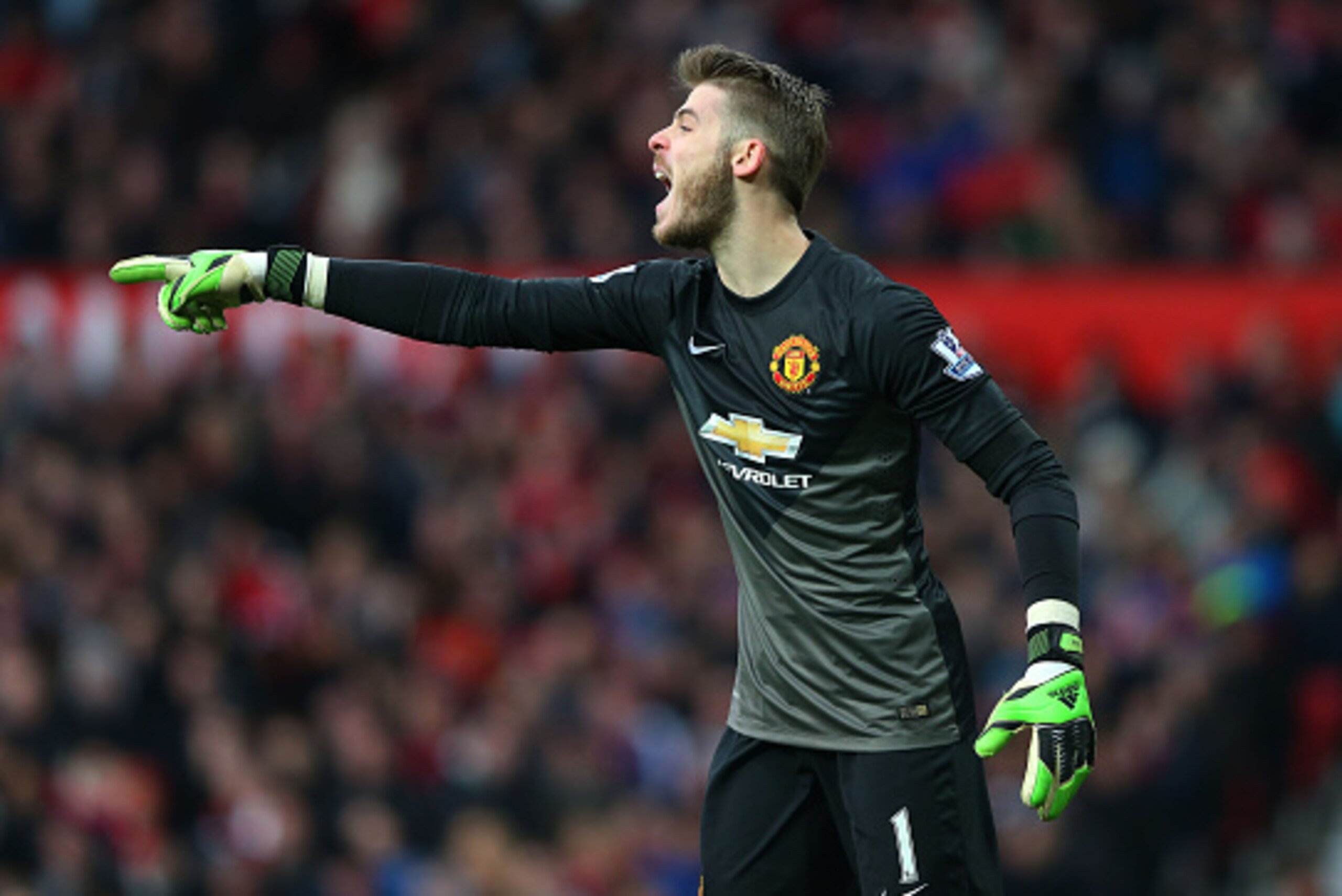 MANCHESTER, ENGLAND - JANUARY 31: Goalkeeper David De Gea of Manchester United directs his defence during the Barclays Premier League match between Manchester United and Leicester City at Old Trafford on January 31, 2015 in Manchester, England. (Photo b MANCHESTER, ENGLAND - JANUARY 31: Goalkeeper David De Gea of Manchester United directs his defence during the Barclays Premier League match between Manchester United and Leicester City at Old Trafford on January 31, 2015 in Manchester, England. (Photo b