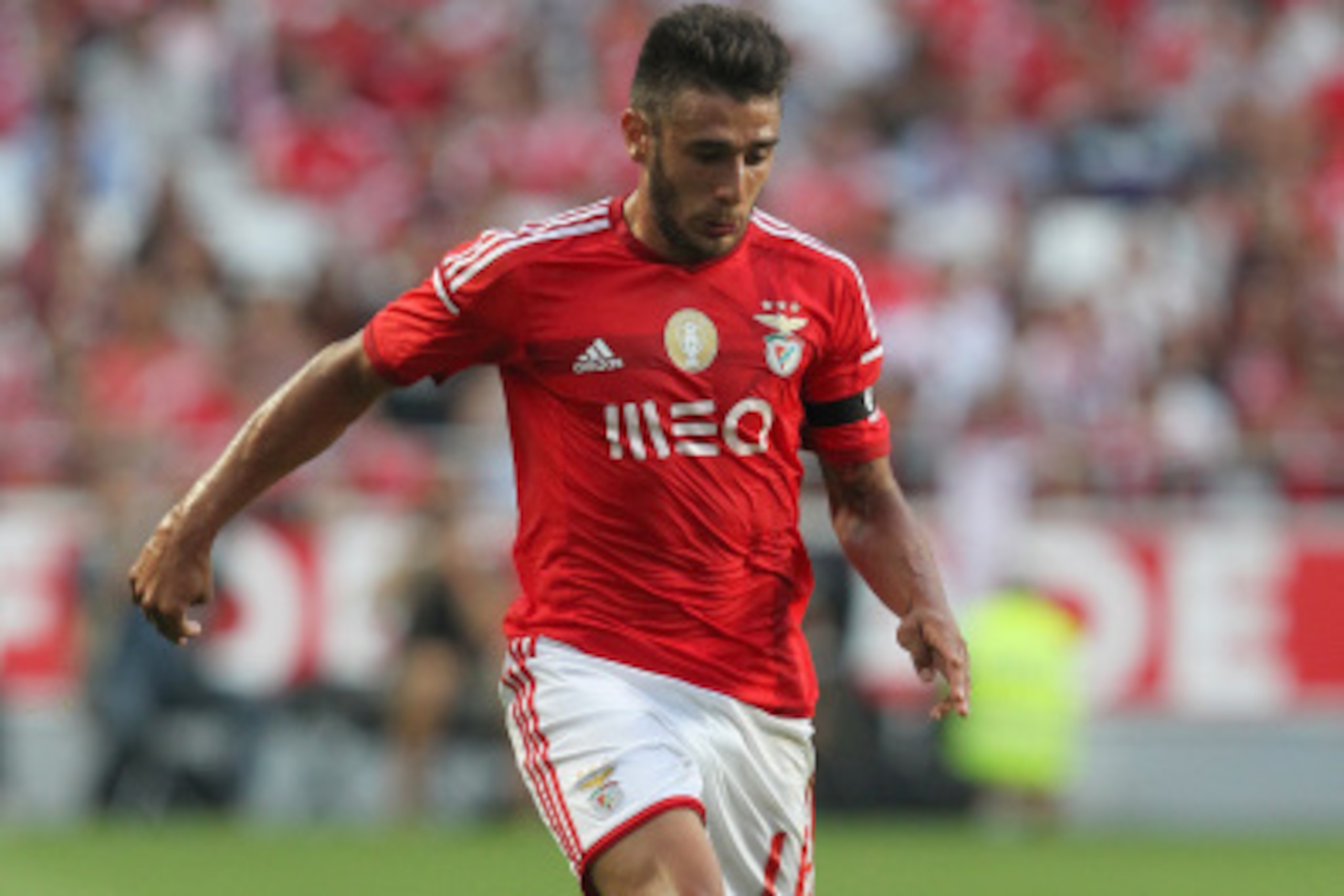 LISBON, PORTUGAL - AUGUST 31: Benfica's midfielder Eduardo Salvio during the Primeira Liga match between SL Benfica and Sporting CP at Estadio da Luz on August 31, 2014 in Lisbon, Portugal. (Photo by Carlos Rodrigues/Getty Images).