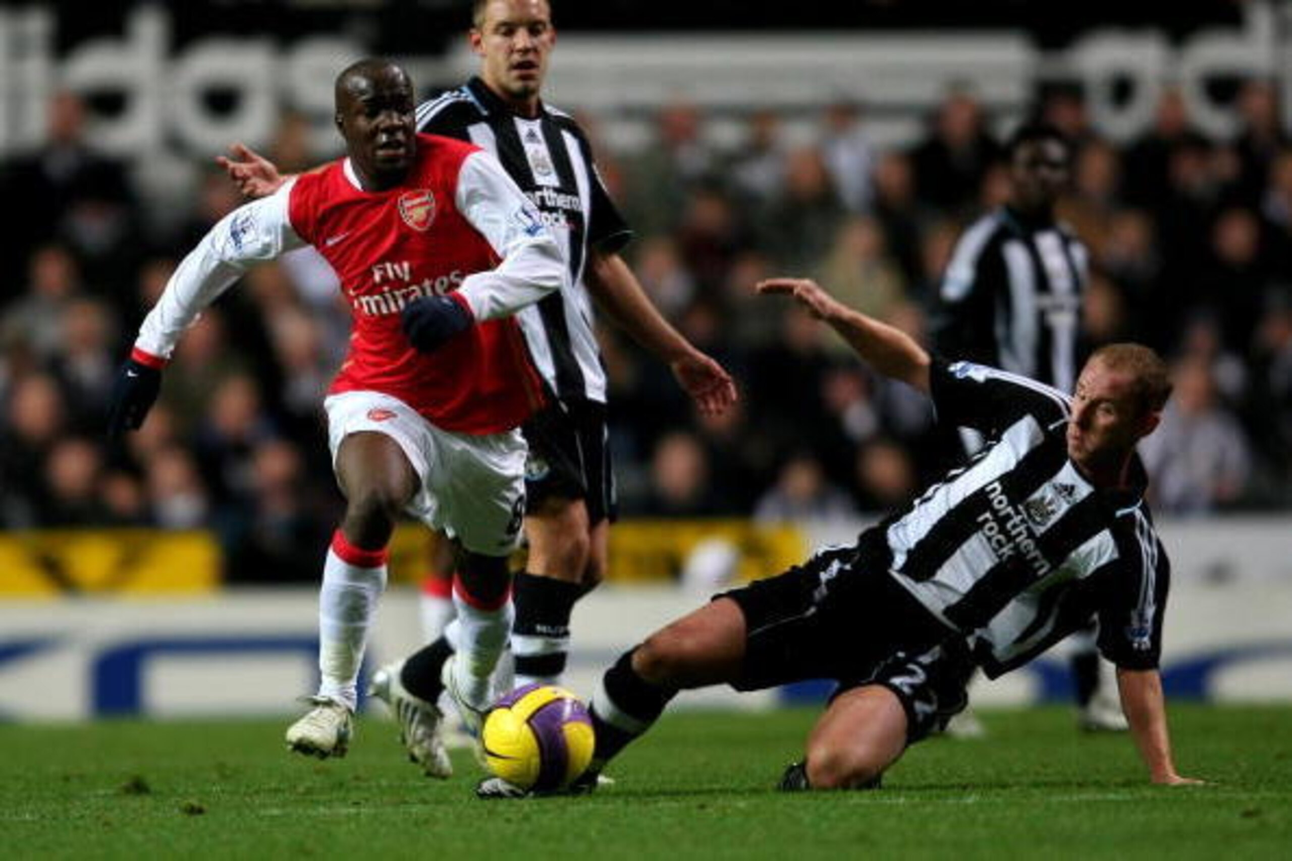 NEWCASTLE-UPON-TYNE, UNITED KINGDOM - DECEMBER 05: DECEMBER 05: Lassana Diarra of Arsenal is challenged by Nicky Butt of Newcastle United during Barclays Premier League match between Newcastle United and Arsenal at St James Park on December 5, 2007 in N NEWCASTLE-UPON-TYNE, UNITED KINGDOM - DECEMBER 05: DECEMBER 05: Lassana Diarra of Arsenal is challenged by Nicky Butt of Newcastle United during Barclays Premier League match between Newcastle United and Arsenal at St James Park on December 5, 2007 in N