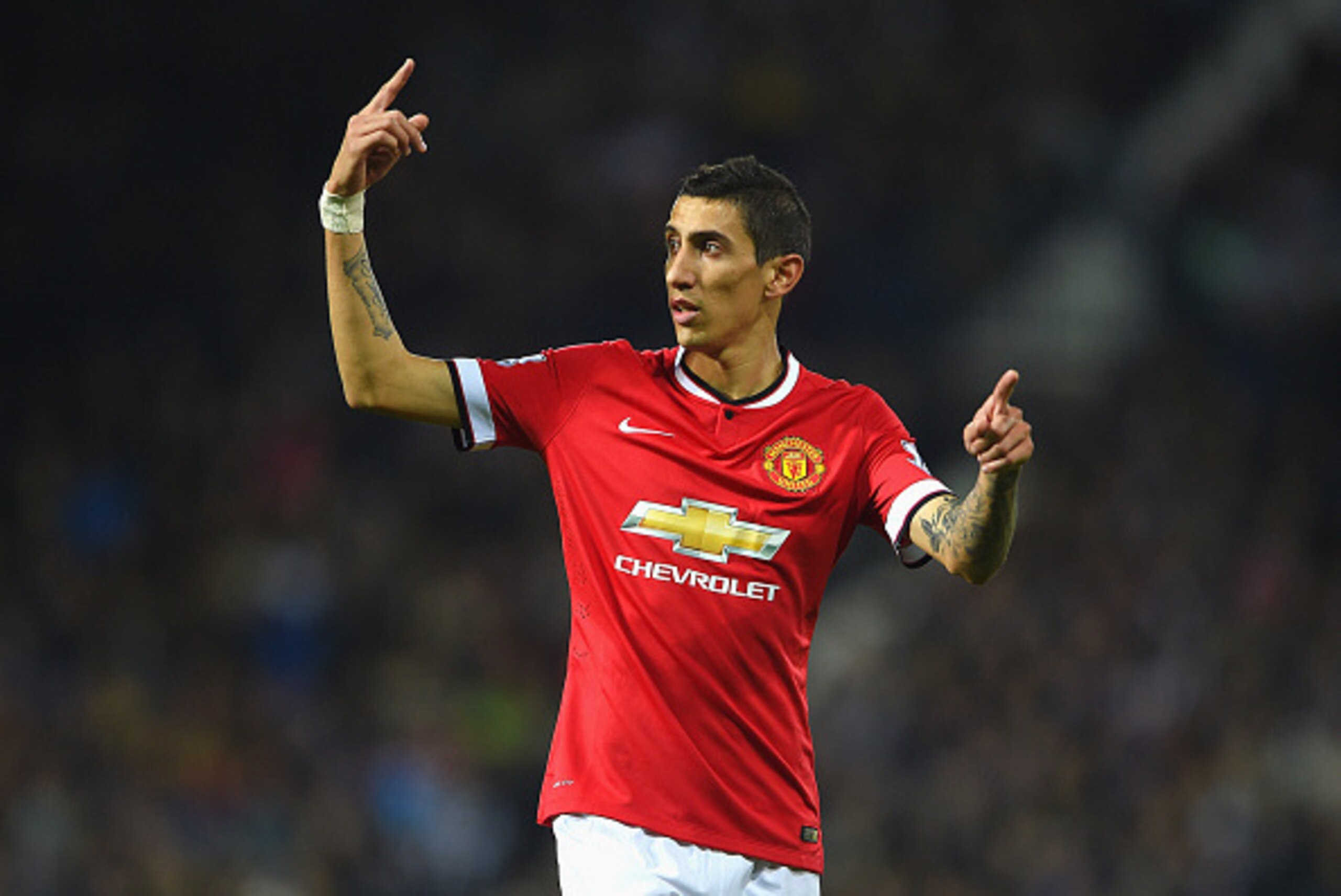 WEST BROMWICH, ENGLAND - OCTOBER 20:  Angel di Maria of Manchester United signals during the Barclays Premier League match between West Bromwich Albion and Manchester United at The Hawthorns on October 20, 2014 in West Bromwich, England.  (Photo by Michae