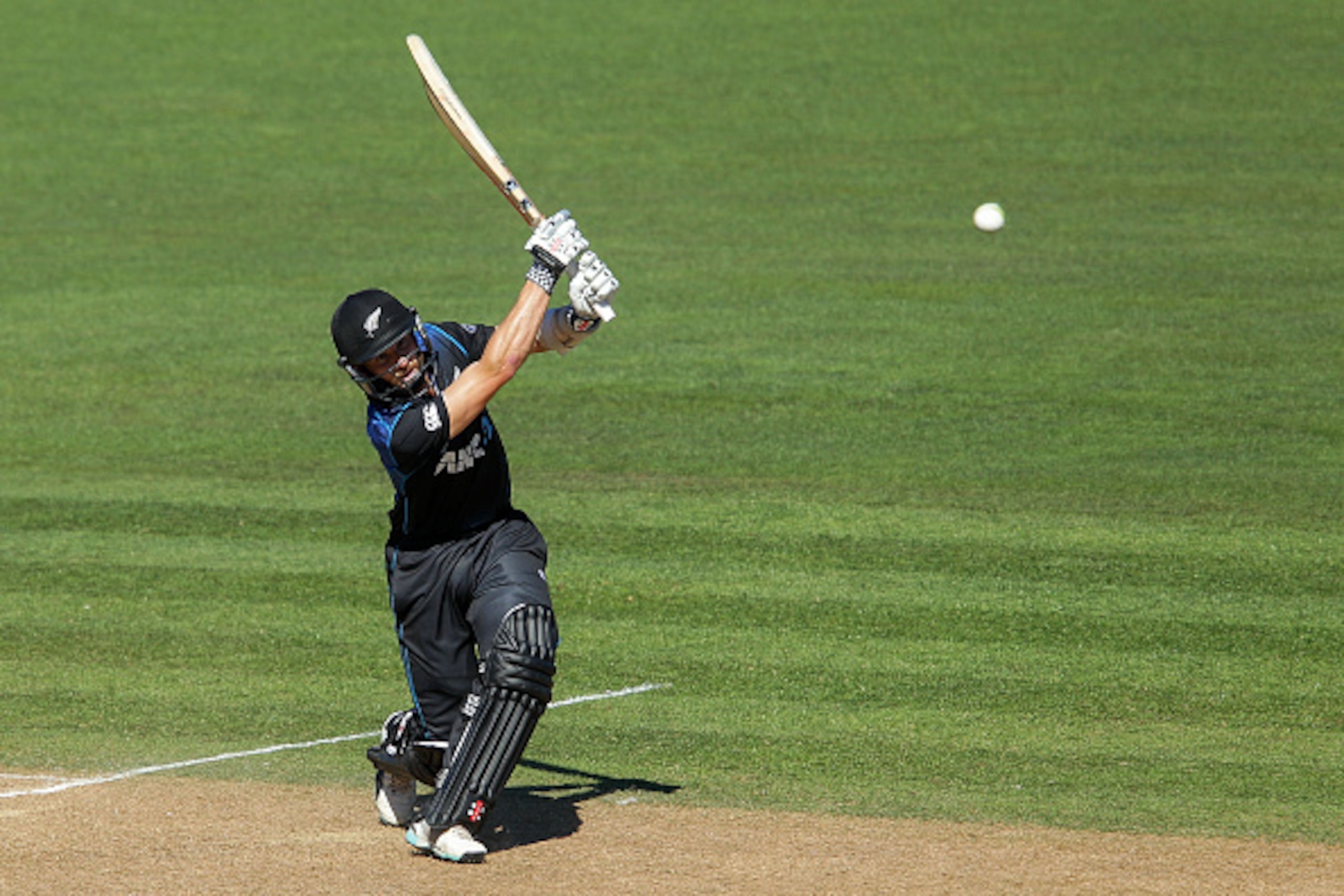 NAPIER, NEW ZEALAND - FEBRUARY 03:  Kane Williamson of New Zealand bats during the One Day International match between New Zealand and Pakistan at McLean Park on February 3, 2015 in Napier, New Zealand.  (Photo by Hagen Hopkins/Getty Images)