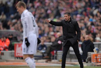 MADRID, SPAIN - FEBRUARY 07:  Head coach Diego Simeone of Club Atletico de Madrid reacts during the La Liga match between Club Atletico de Madrid and Real Madrid at Vicente Calderon Stadium on February 7, 2015 in Madrid, Spain.  (Photo by Denis Doyle/Gett