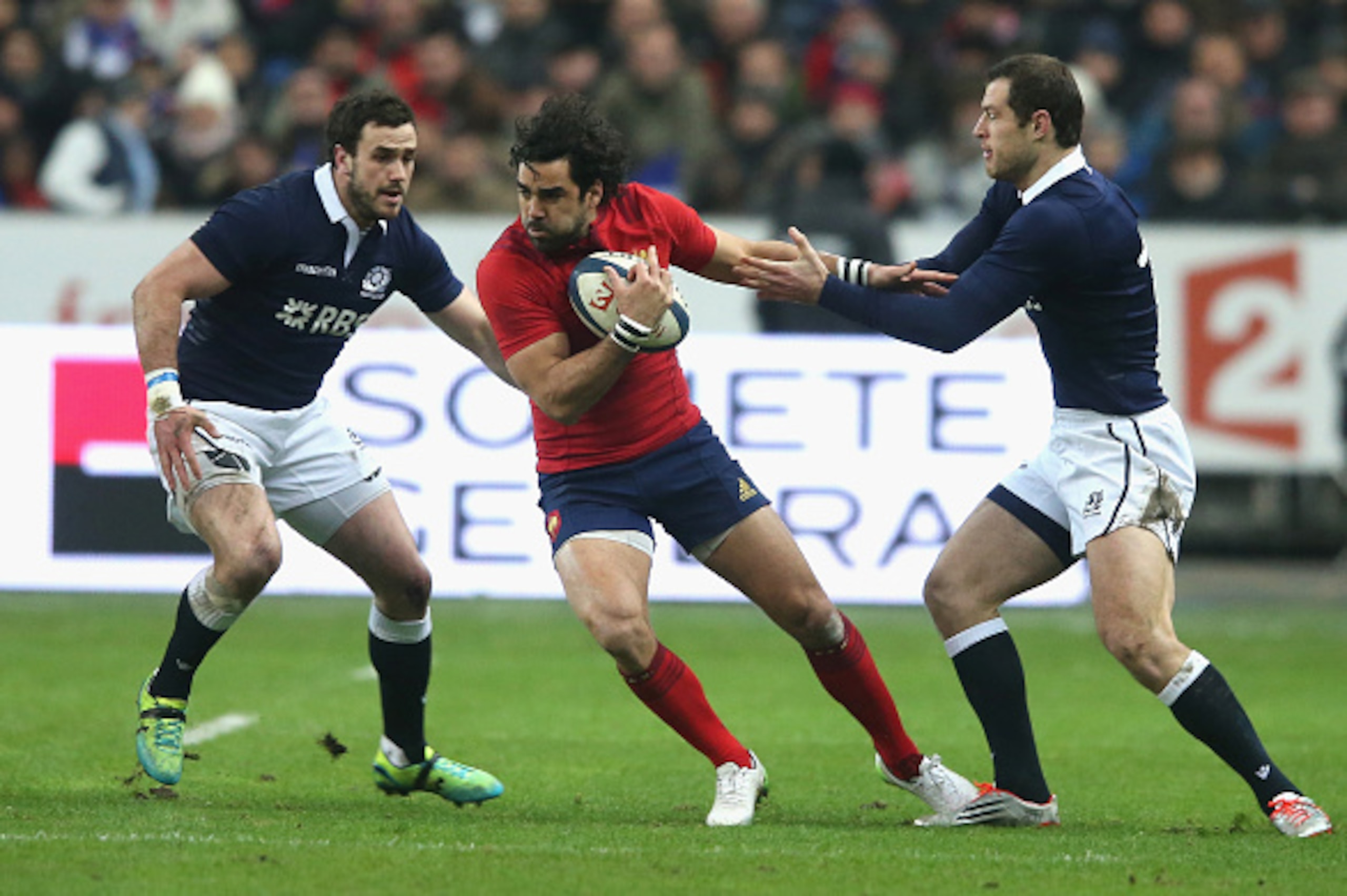 PARIS, FRANCE - FEBRUARY 07:  Yoann Huget of France moves between Alex Dunbar (L) and Tim Visser during the RBS Six Nations match between France and Scotland at Stade de France on February 7, 2015 in Paris, France.  (Photo by David Rogers/Getty Images)