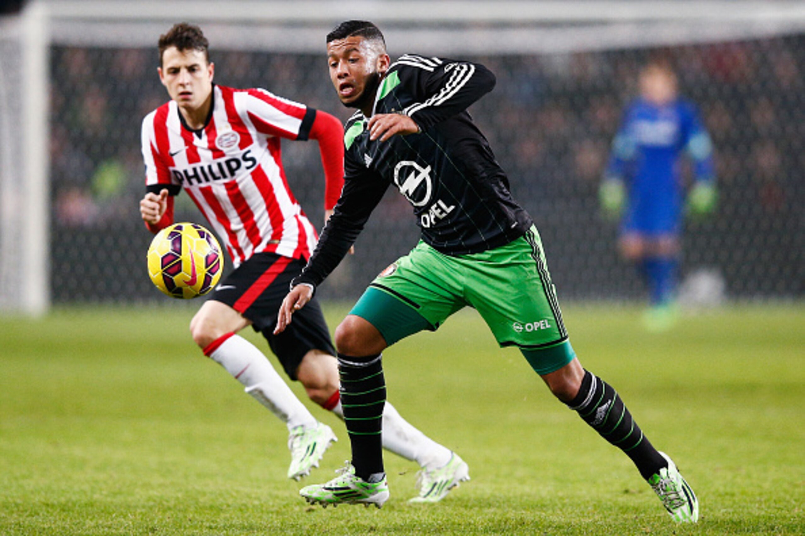 EINDHOVEN, NETHERLANDS - DECEMBER 17:  Santiago Arias of PSV and Tonny Vilhena of Feyenoord battle for the ball during the Eredivisie match between PSV Eindhoven and Feyenoord Rotterdam held at the Philips Stadion on December 17, 2014 in Eindhoven, Nether