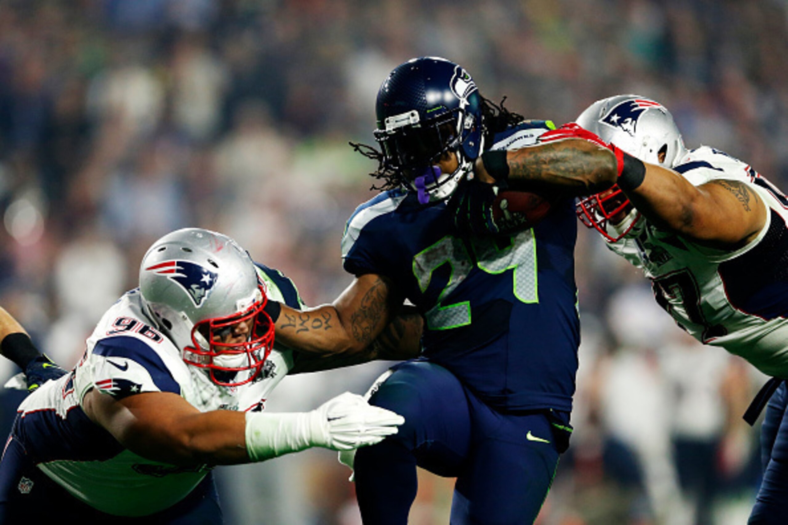 GLENDALE, AZ - FEBRUARY 01:  Marshawn Lynch #24 of the Seattle Seahawks avoids a tackle by  Sealver Siliga #96 of the New England Patriots in the third quarter during Super Bowl XLIX at University of Phoenix Stadium on February 1, 2015 in Glendale, Arizon