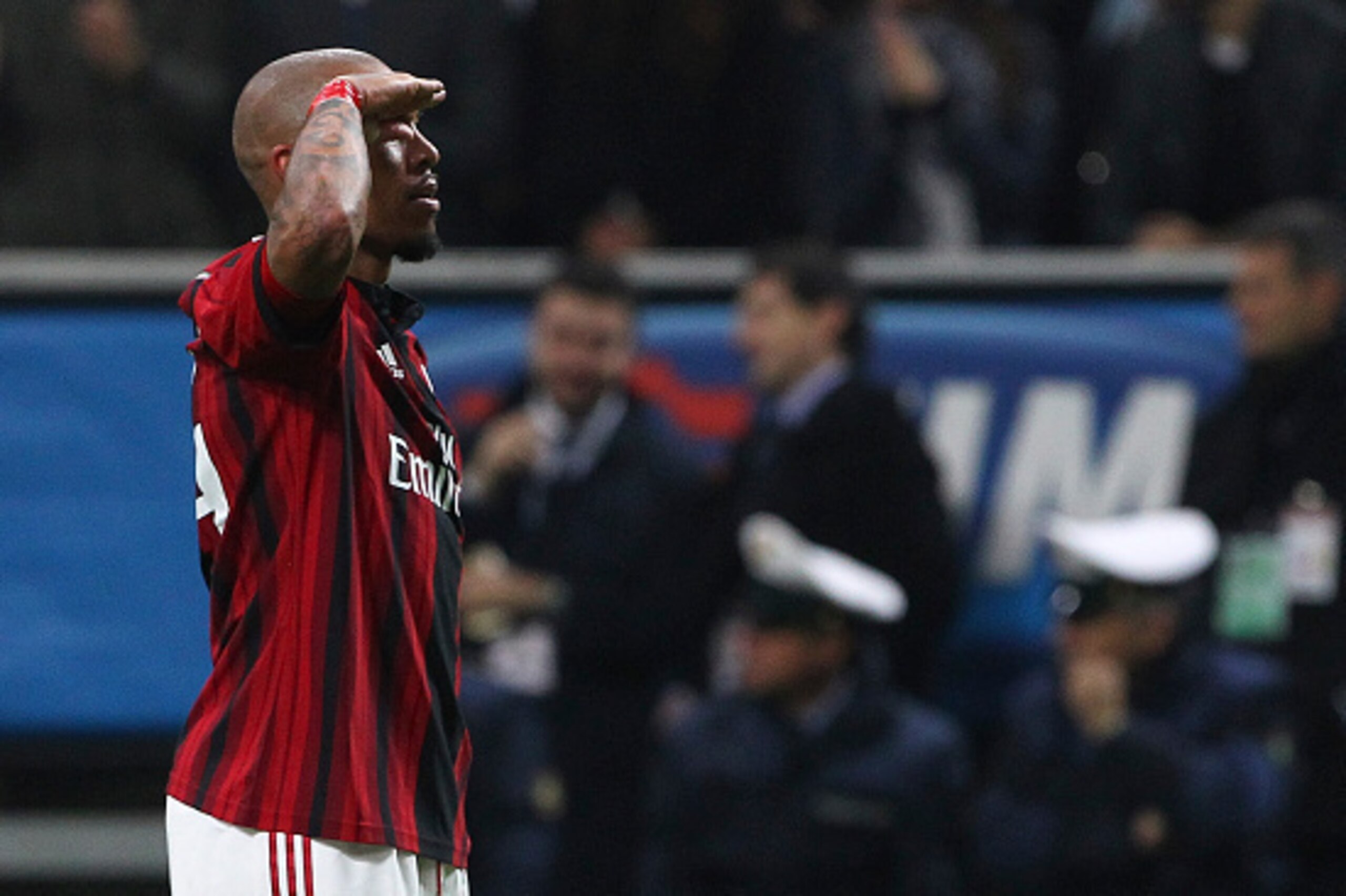 MILAN, ITALY - OCTOBER 26:  Nigel De Jong of AC Milan celebrates after scoring the opening goal during the Serie A match between AC Milan and ACF Fiorentina at Stadio Giuseppe Meazza on October 26, 2014 in Milan, Italy.  (Photo by Marco Luzzani/Getty Imag
