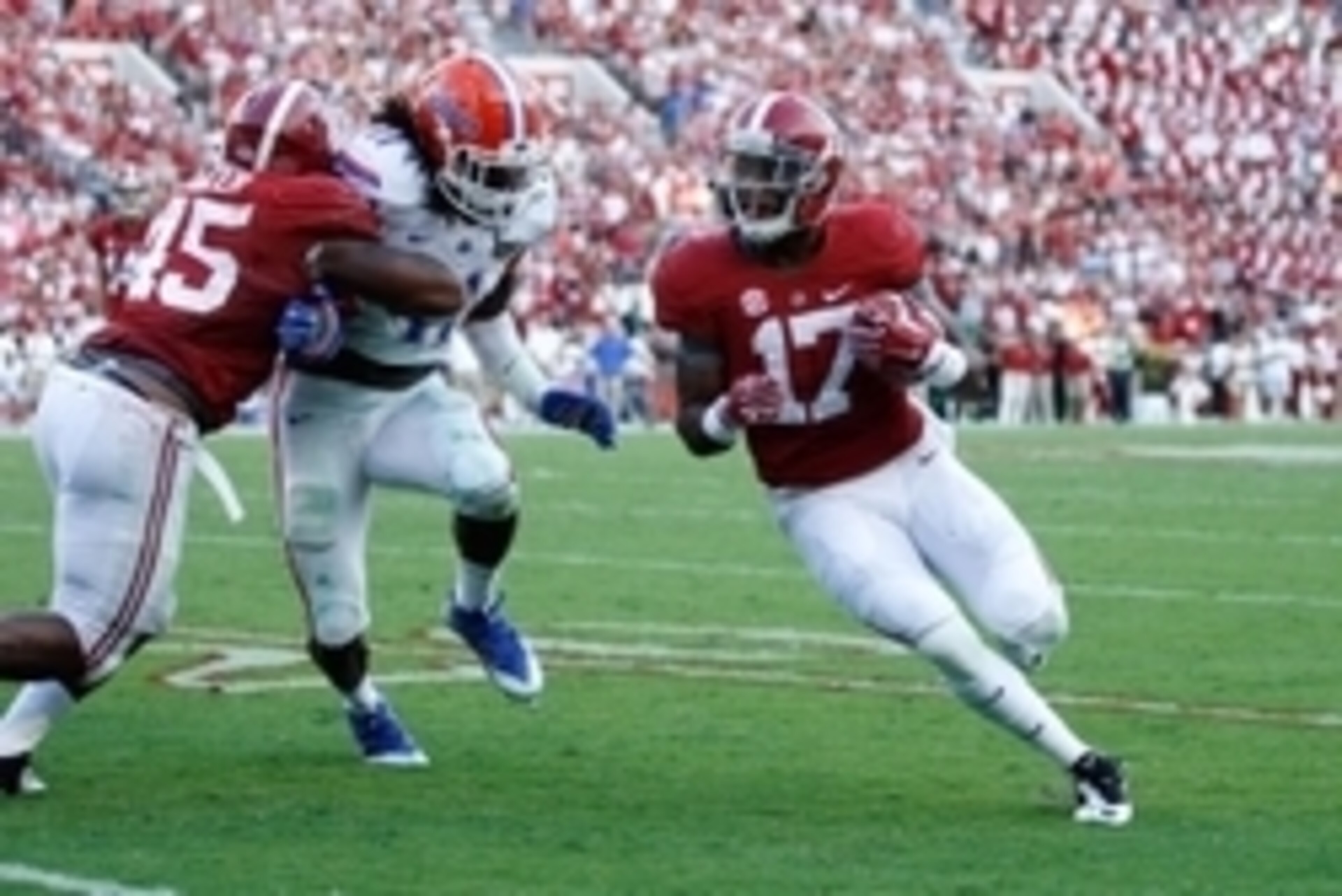Sep 20, 2014; Tuscaloosa, AL, USA; Alabama Crimson Tide running back Kenyan Drake (17) carries the ball against Florida Gators at Bryant-Denny Stadium. Mandatory Credit: Marvin Gentry-USA TODAY Sports