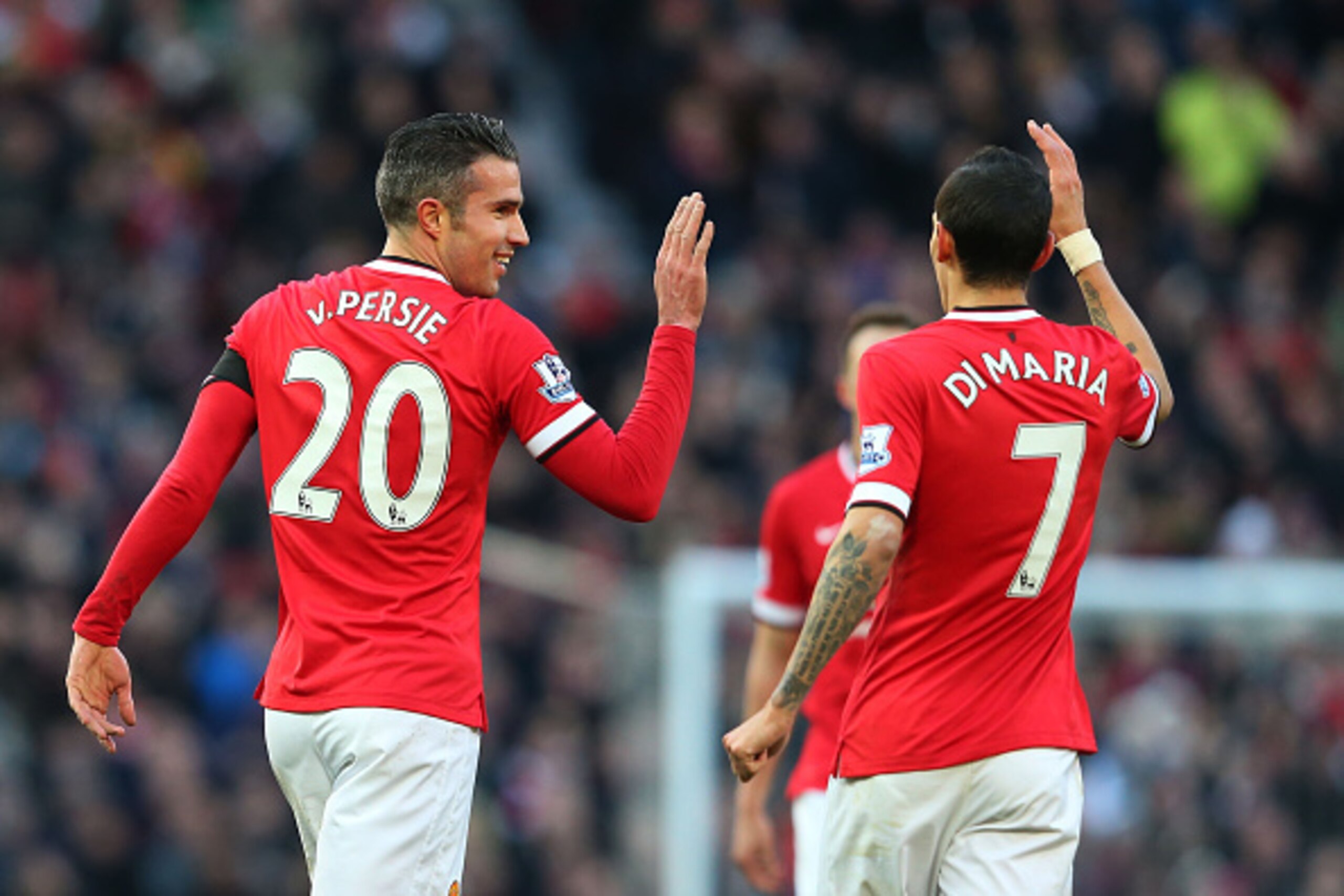 MANCHESTER, ENGLAND - JANUARY 31:  (L-R) Robin van Persie of Manchester United is congratulated by teammate Angel di Maria of Manchester United after scoring his team's first goal during the Barclays Premier League match between Manchester United and Leic