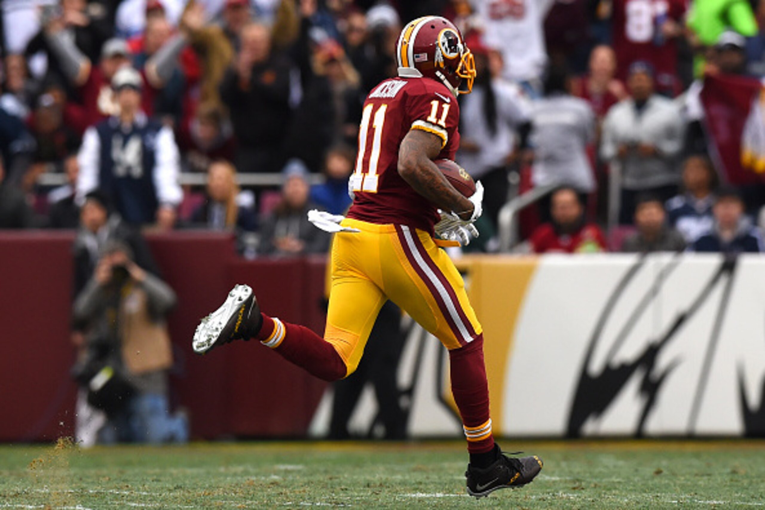 LANDOVER, MD - DECEMBER 28: Wide receiver DeSean Jackson #11 of the Washington Redskins scores a first quarter touchdown against the Dallas Cowboys at FedExField on December 28, 2014 in Landover, Maryland. (Photo by Patrick Smith/Getty Images)