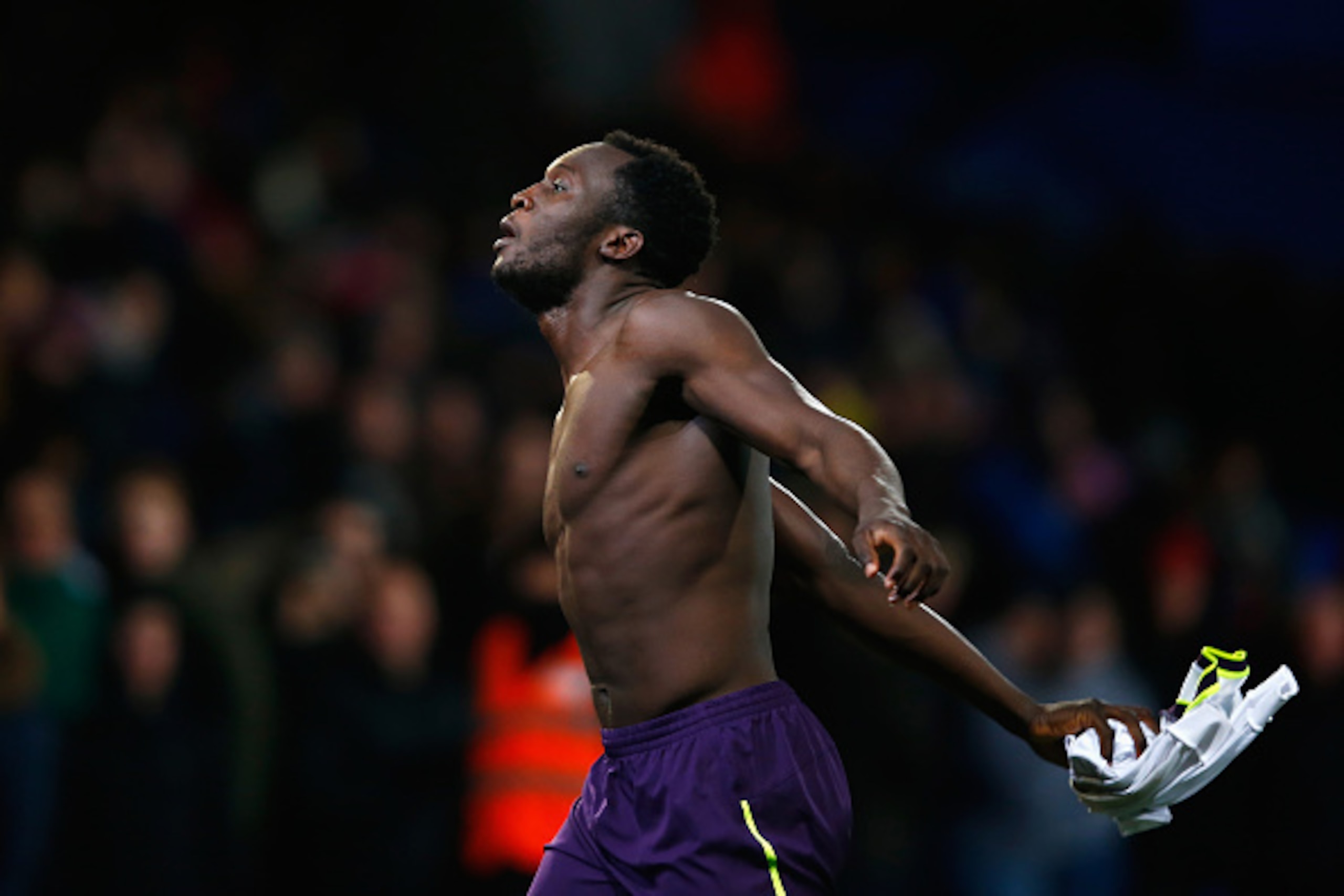 LONDON, ENGLAND - JANUARY 31: Romelu Lukaku of Everton throws his jersey into the crowd after the Barclays Premier League match between Crystal Palace and Everton at Selhurst Park on January 31, 2015 in London, England.  (Photo by Clive Rose/Getty Images)