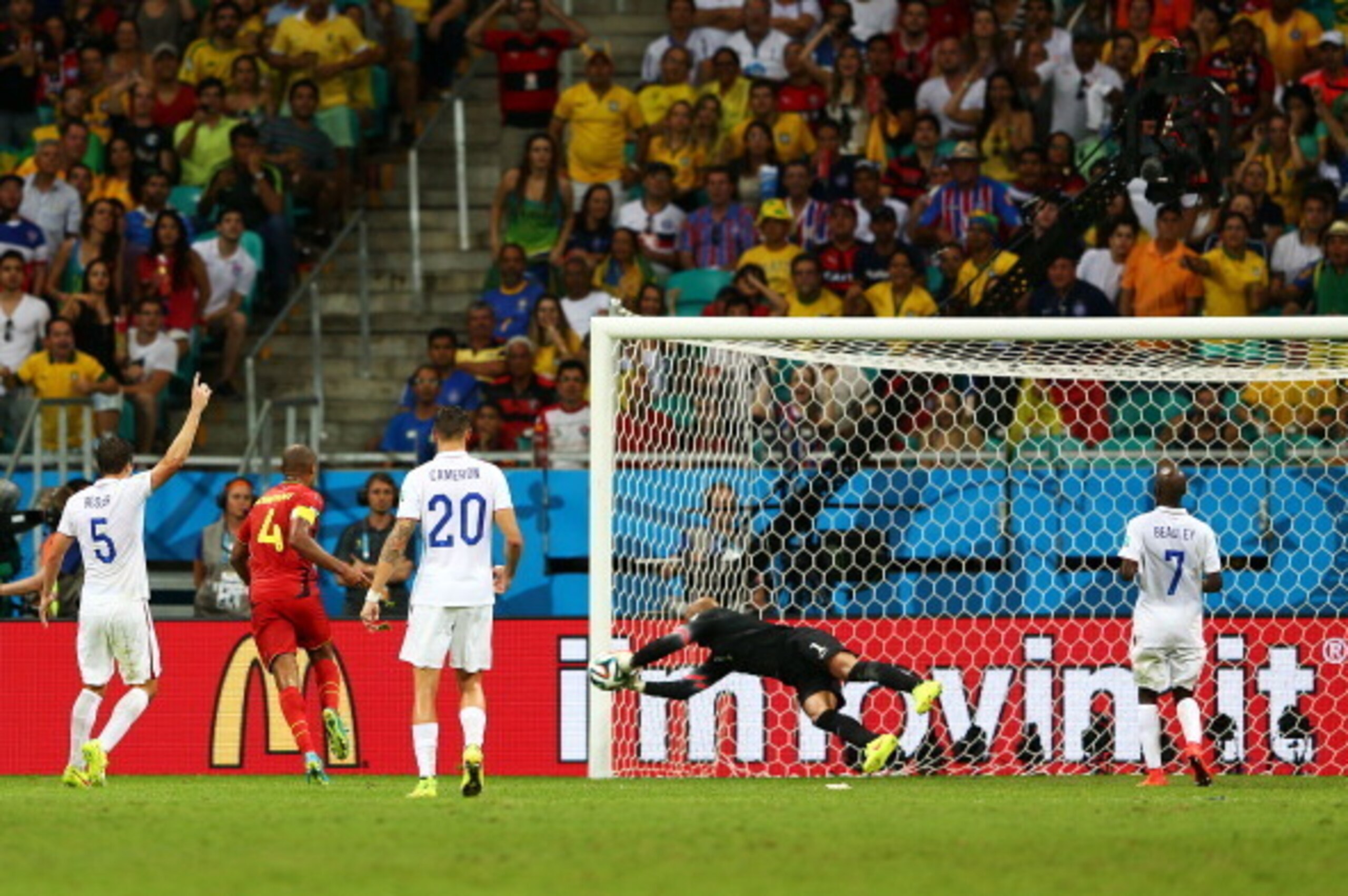 SALVADOR, BRAZIL - JULY 01:  Tim Howard of the United States defends against Belgium during the 2014 FIFA World Cup Brazil Round of 16 match between Belgium and the United States at Arena Fonte Nova on July 1, 2014 in Salvador, Brazil.  (Photo by Michael 