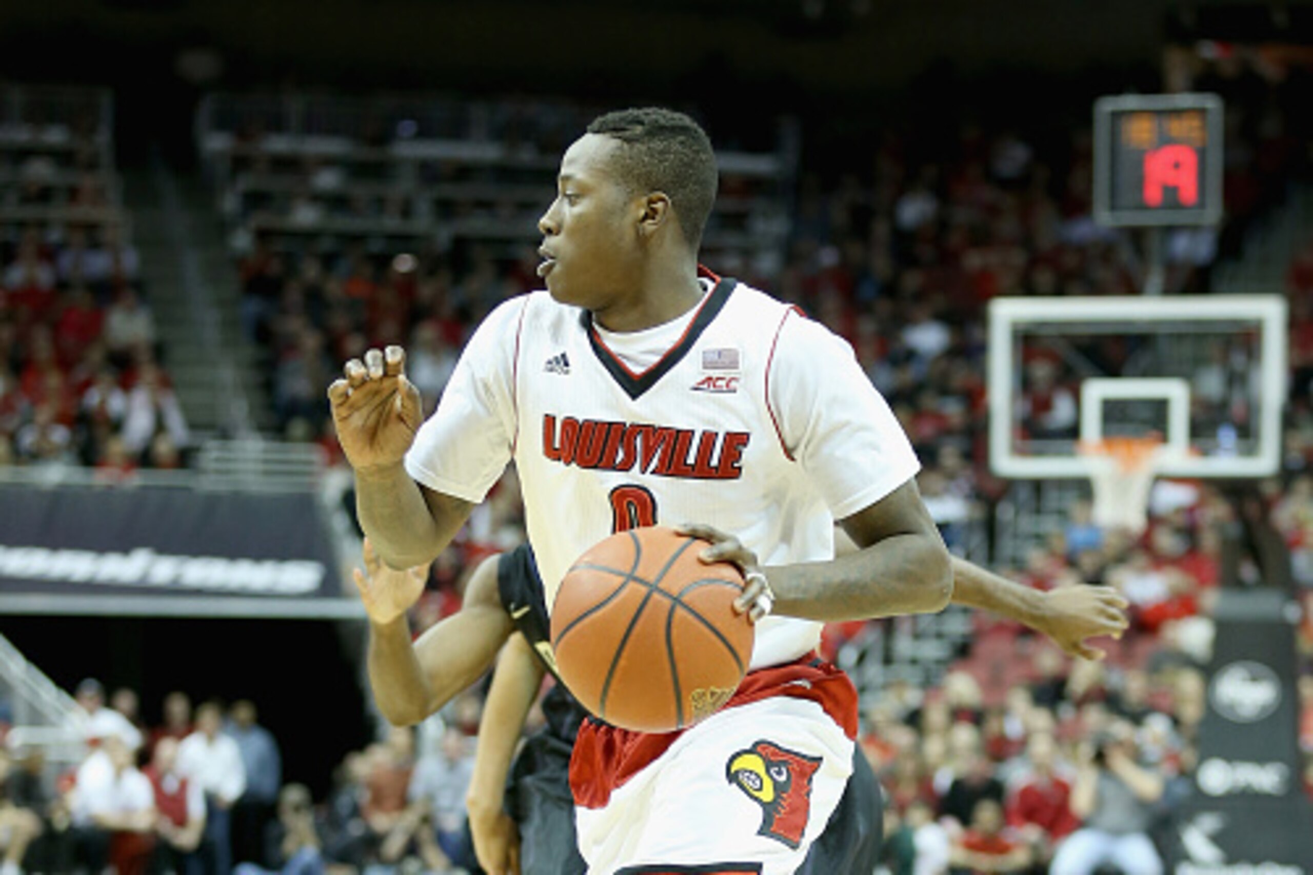 LOUISVILLE, KY - FEBRUARY 11:  Terry Rozier #0 of the Louisville Cardinals dribbles the ball during the game against the Pittsburgh Panthers at KFC YUM! Center on February 11, 2015 in Louisville, Kentucky.  (Photo by Andy Lyons/Getty Images)
