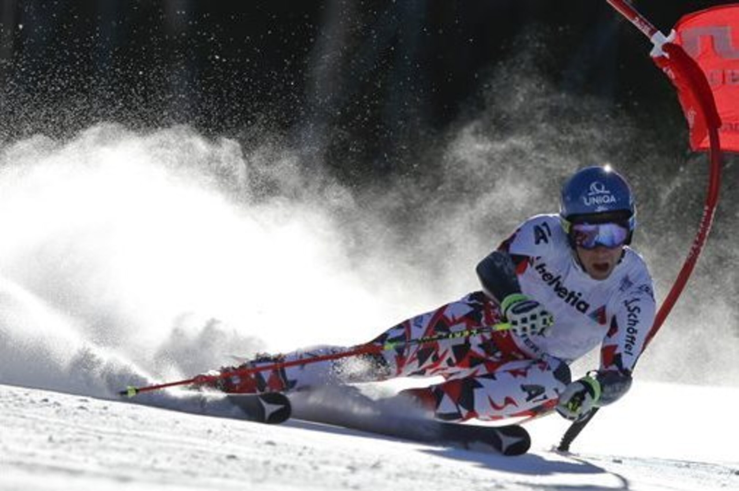 Benjamin Raich's giant slalom was over before it had barely begun in the first run. Benjamin Raich's giant slalom was over before it had barely begun in the first run.